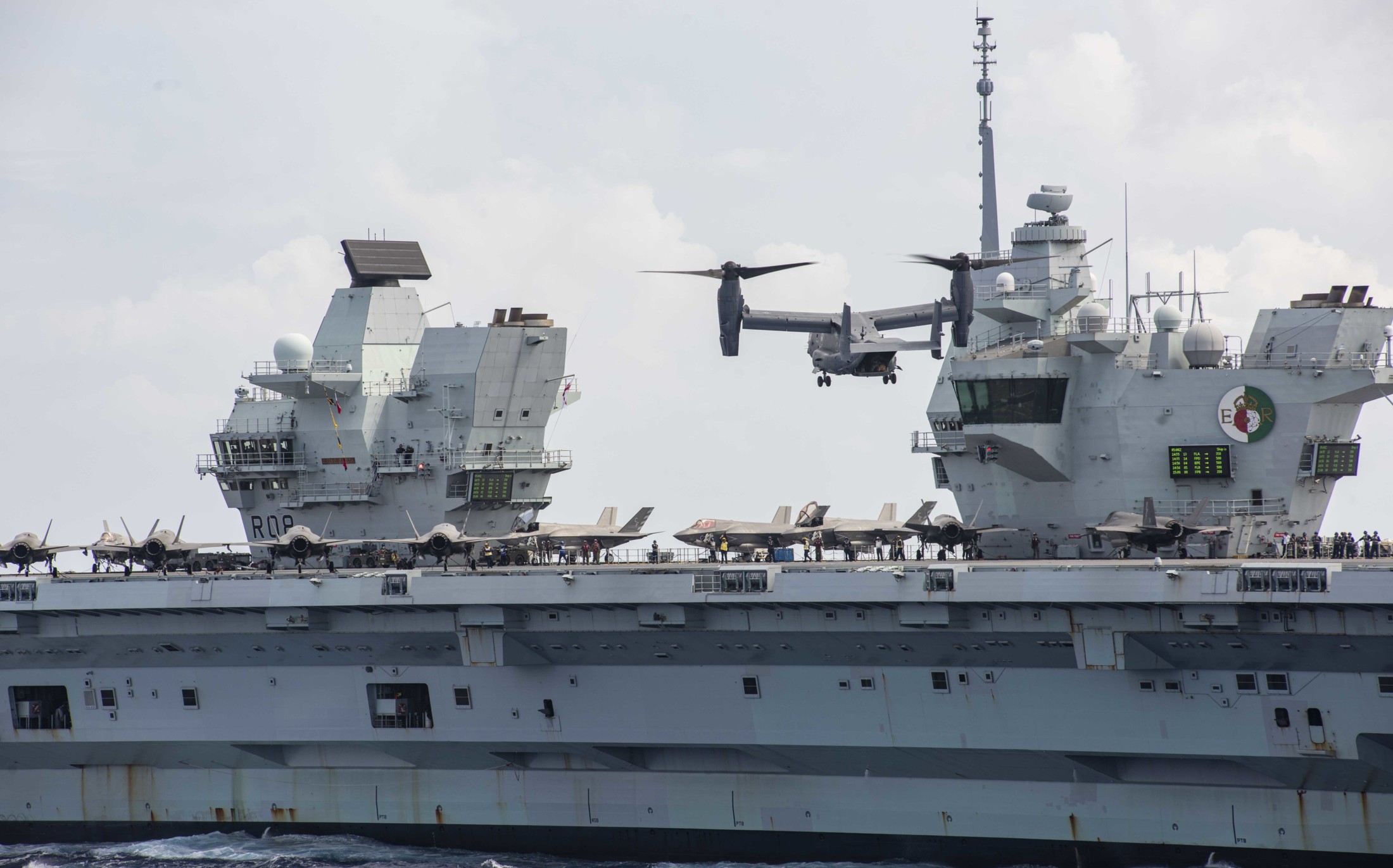 hms queen elizabeth r-08 qnlz aircraft carrier royal navy 138 mv-22 osprey