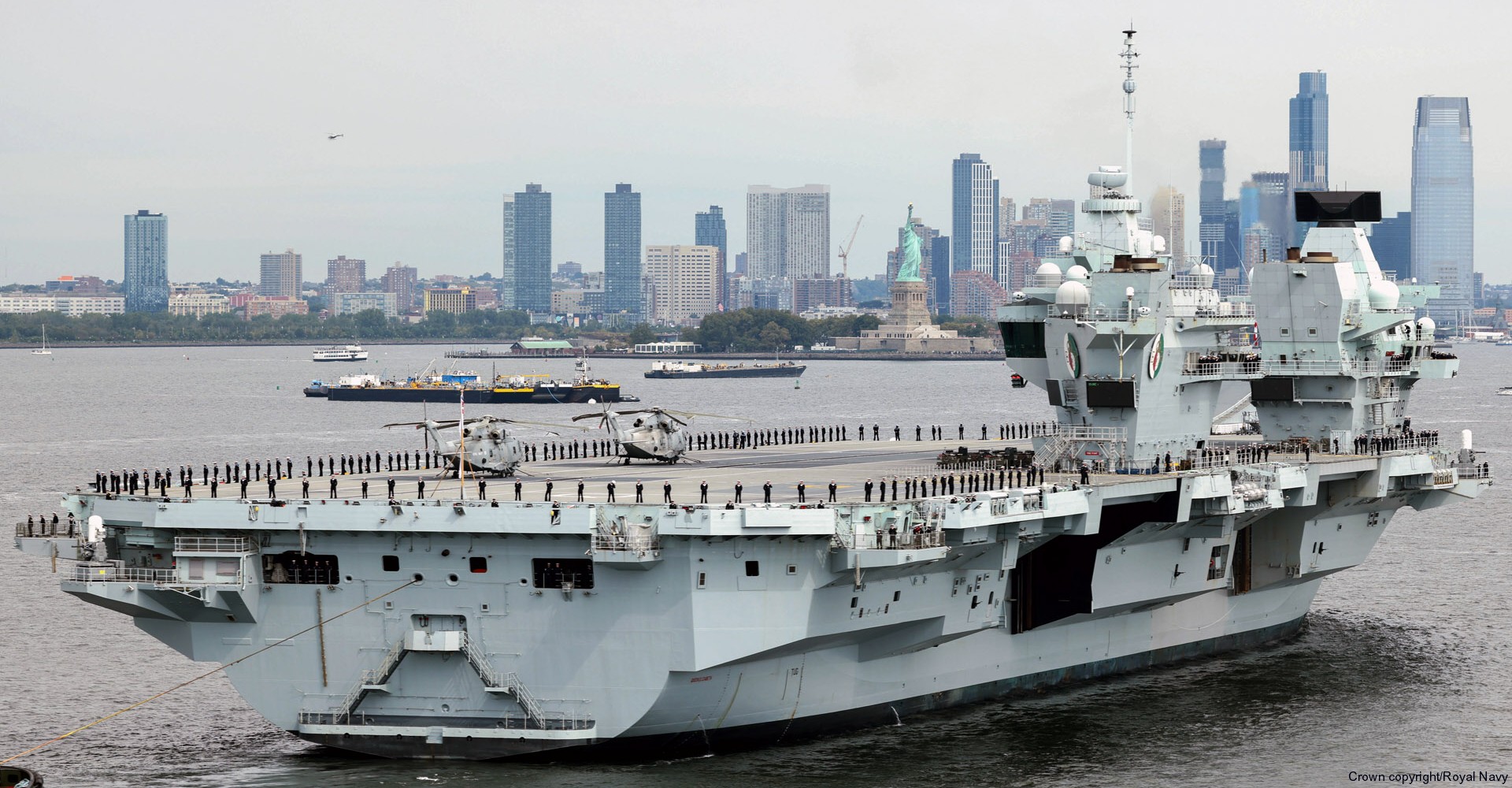 hms queen elizabeth r-08 aircraft carrier royal navy 140 new york