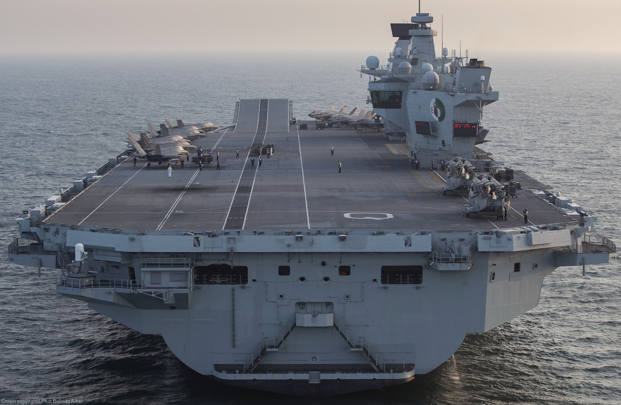 r08 hms queen elizabeth aircraft carrier royal navy 143