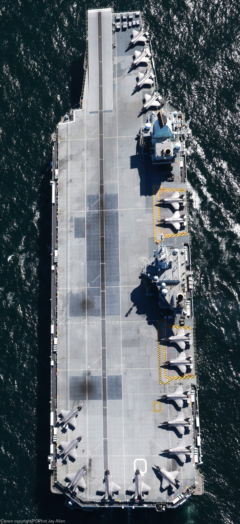 r08 hms queen elizabeth aircraft carrier royal navy 148