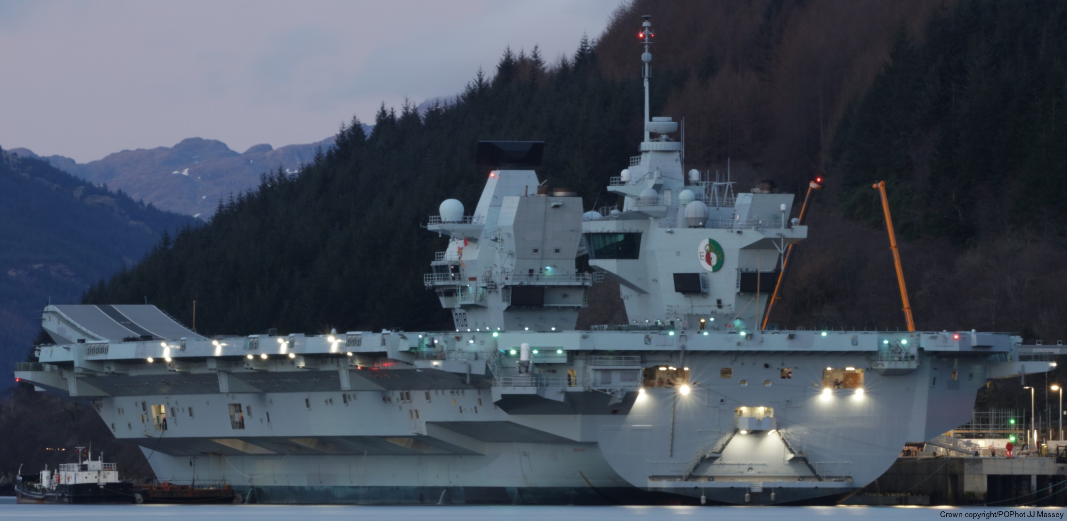 r08 hms queen elizabeth aircraft carrier royal navy 151 scotland ammo onload