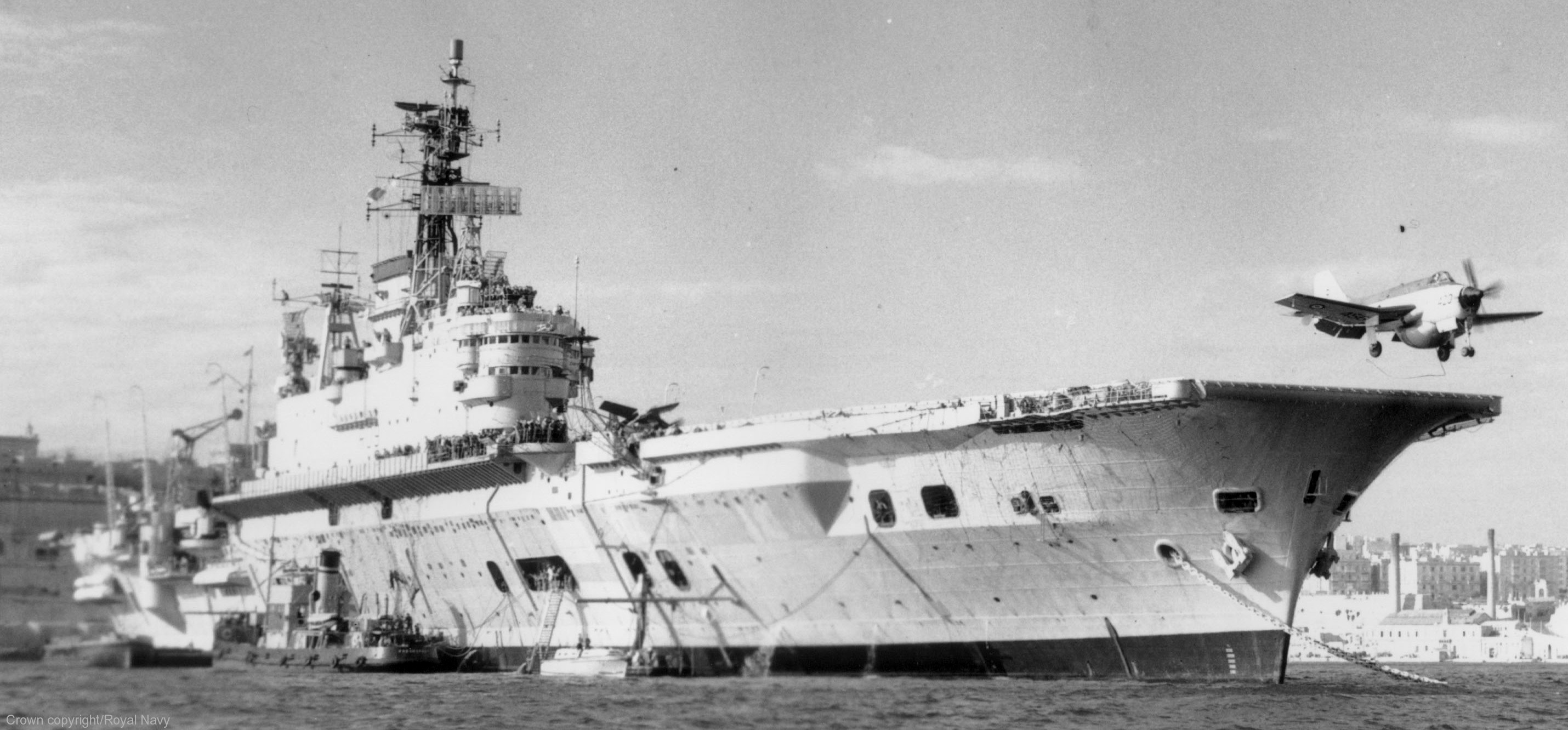 r-09 hms ark royal audacious class aircraft carrier royal navy 09