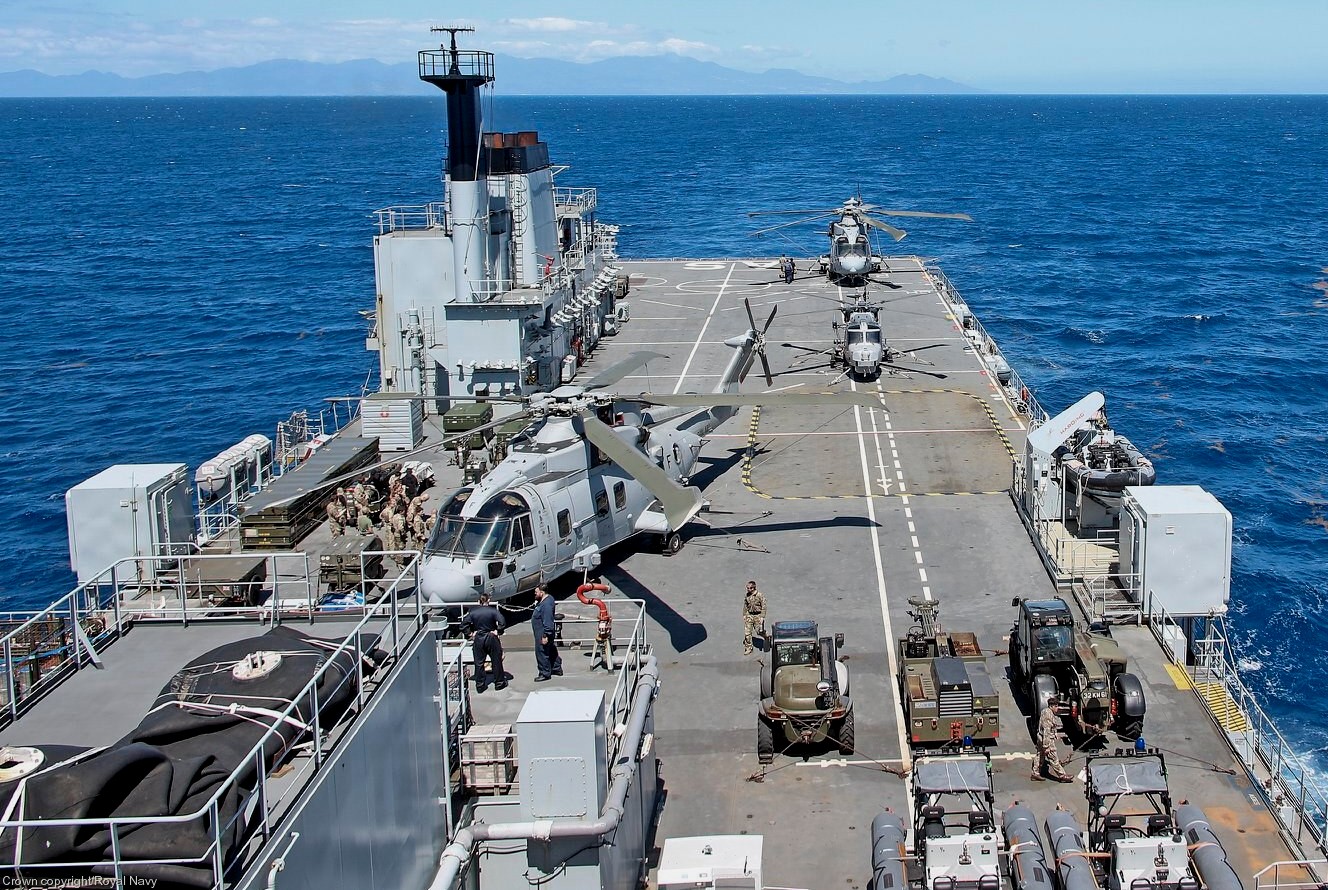 a 135 rfa argus casualty receiving ship support royal fleet auxilary navy 19 helicopter flight deck