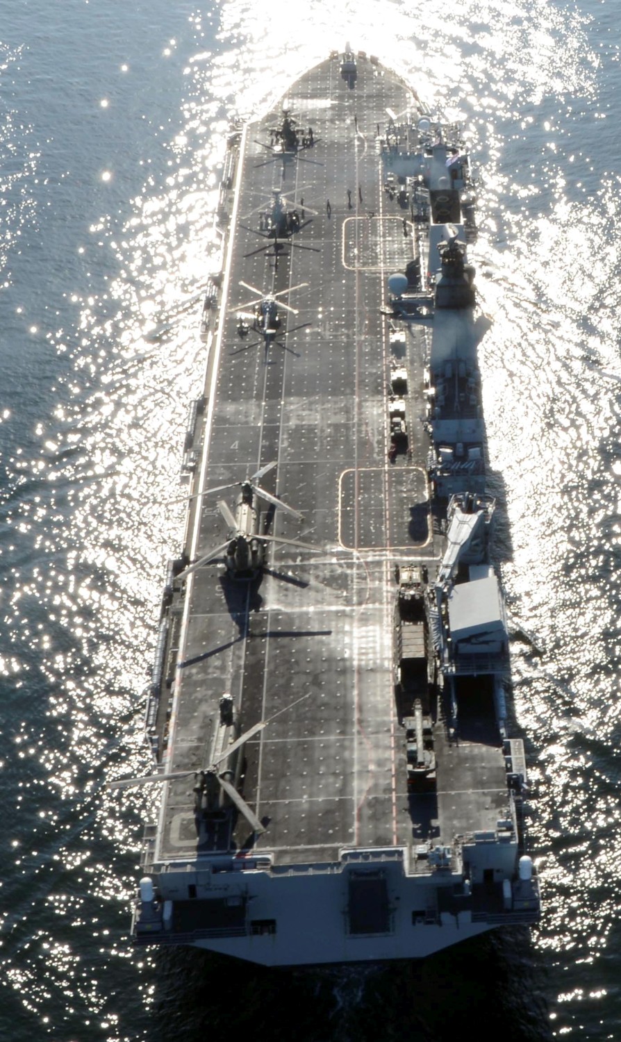 l14 hms ocean l-14 landing platform helicopter lph amphibious assault ship royal navy 05
