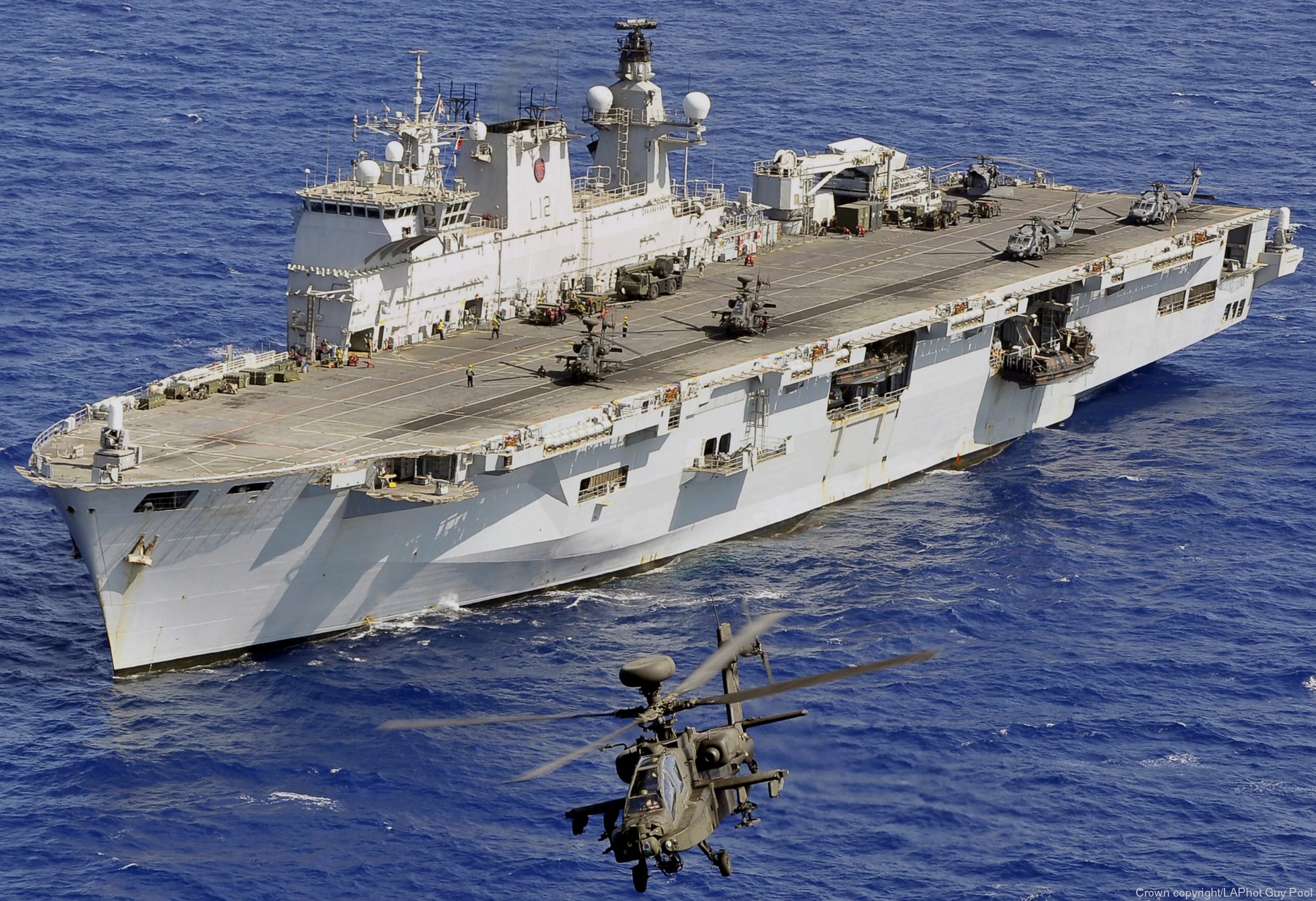l14 hms ocean l-14 landing platform helicopter lph amphibious assault ship royal navy 09 apache wah-64