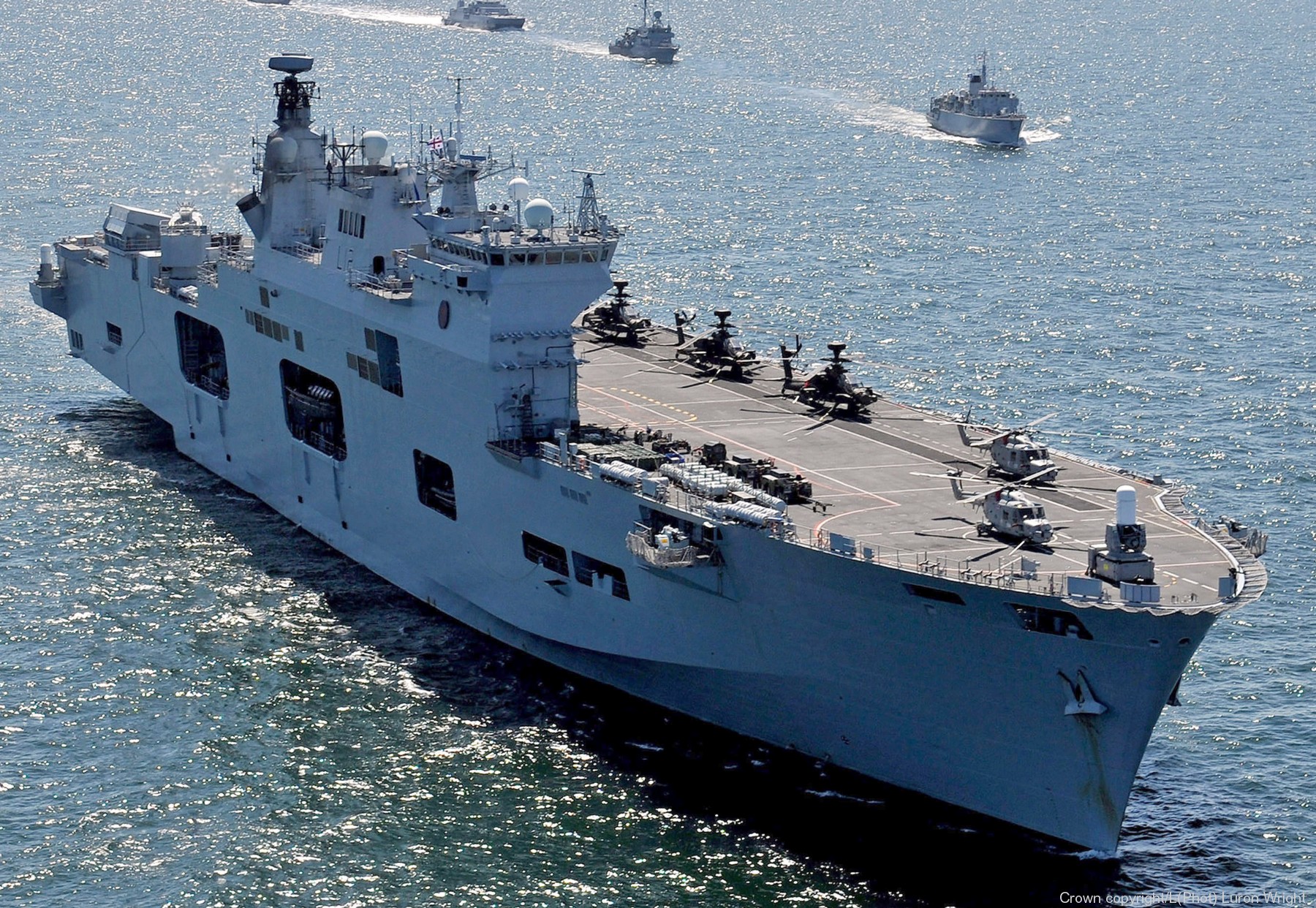 l14 hms ocean l-14 landing platform helicopter lph amphibious assault ship royal navy 18