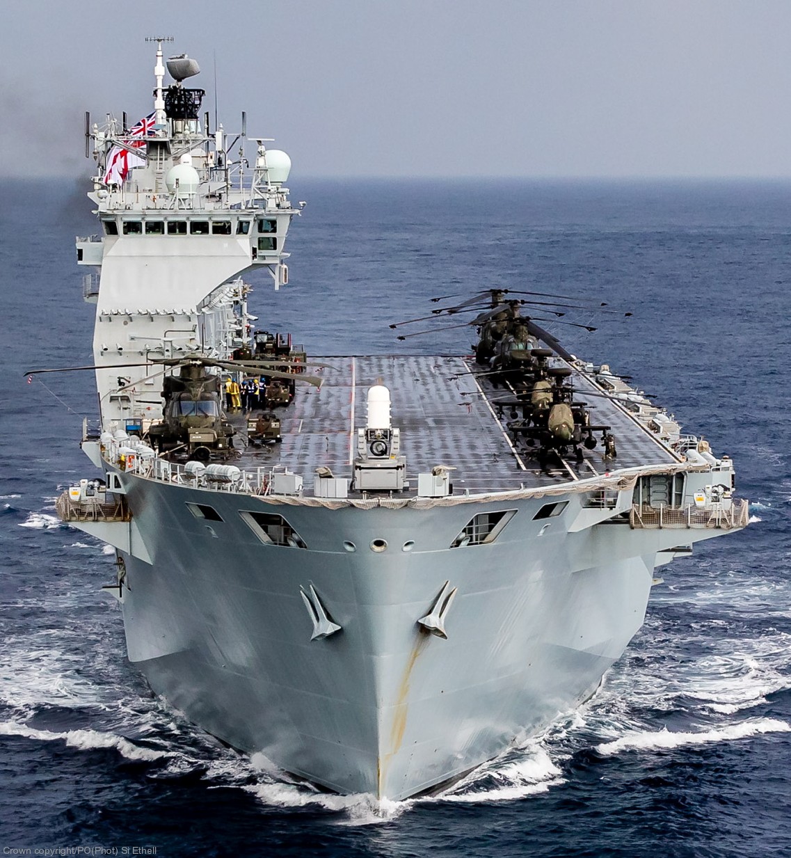 l14 hms ocean l-14 landing platform helicopter lph amphibious assault ship royal navy 20