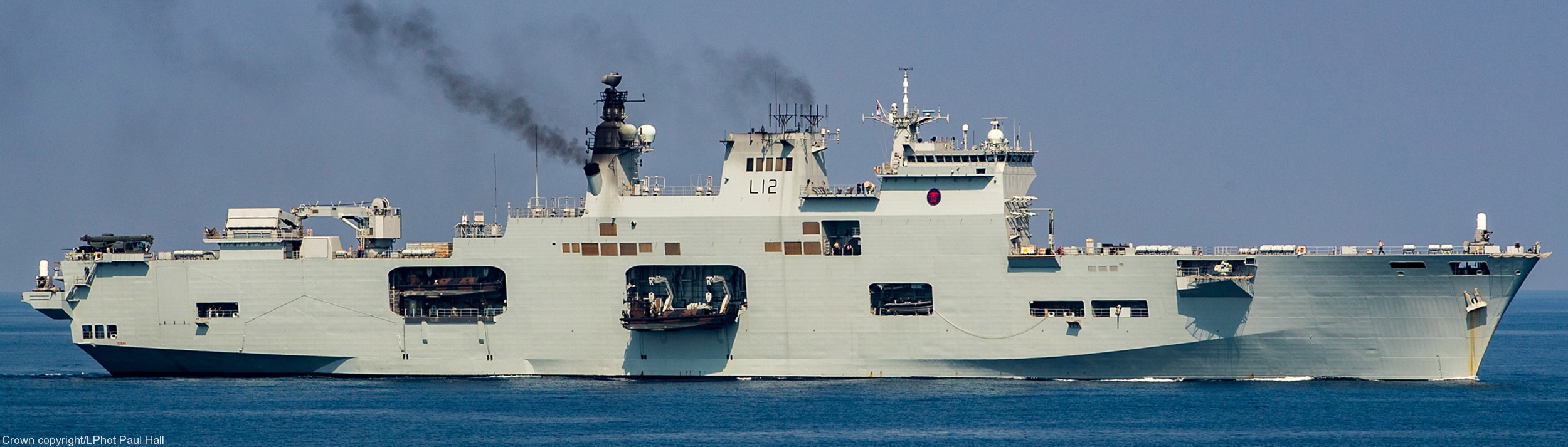 l14 hms ocean l-14 landing platform helicopter lph amphibious assault ship royal navy 26