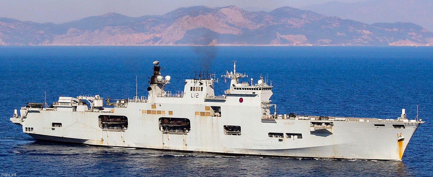 l14 hms ocean l-14 landing platform helicopter lph amphibious assault ship royal navy 30