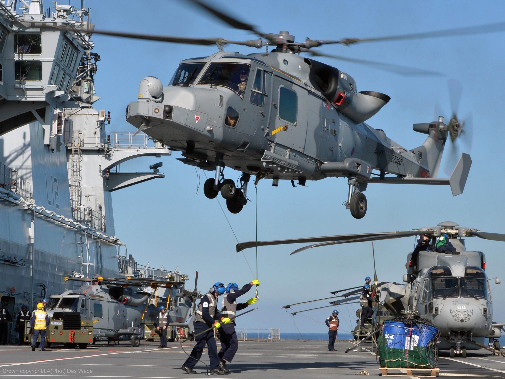 hms ocean l-12 amphibious landing platform helicopter lph royal navy 32 lynx