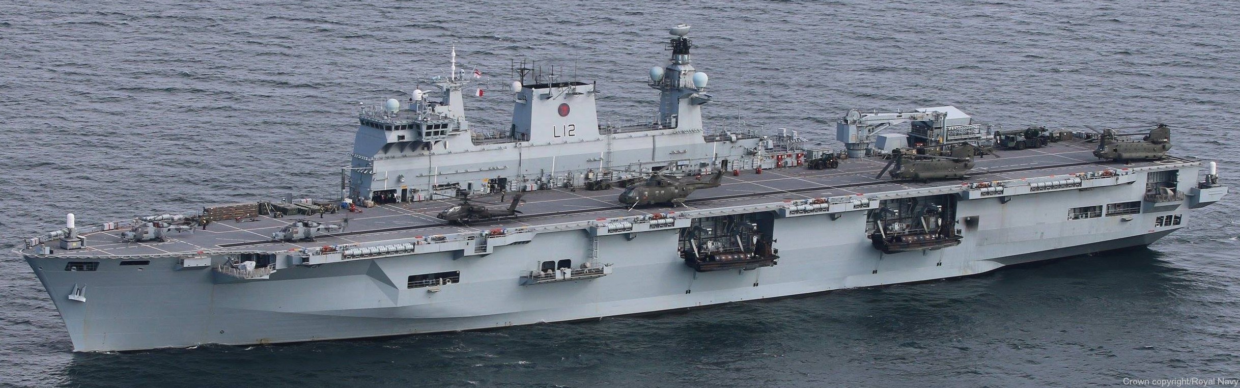 l14 hms ocean l-14 landing platform helicopter lph amphibious assault ship royal navy 53