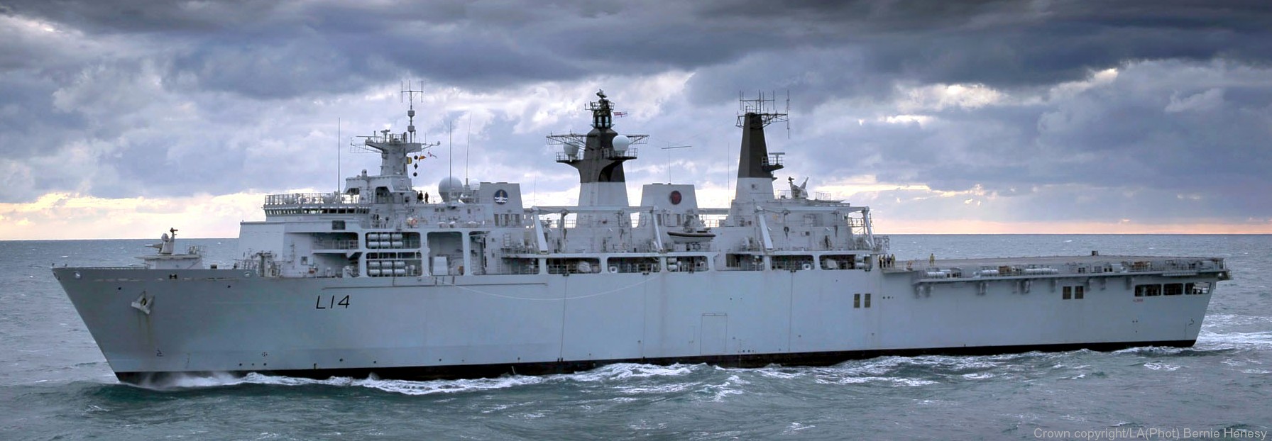 hms albion l-14 amphibious transport dock landing platform ship lpd royal navy 10
