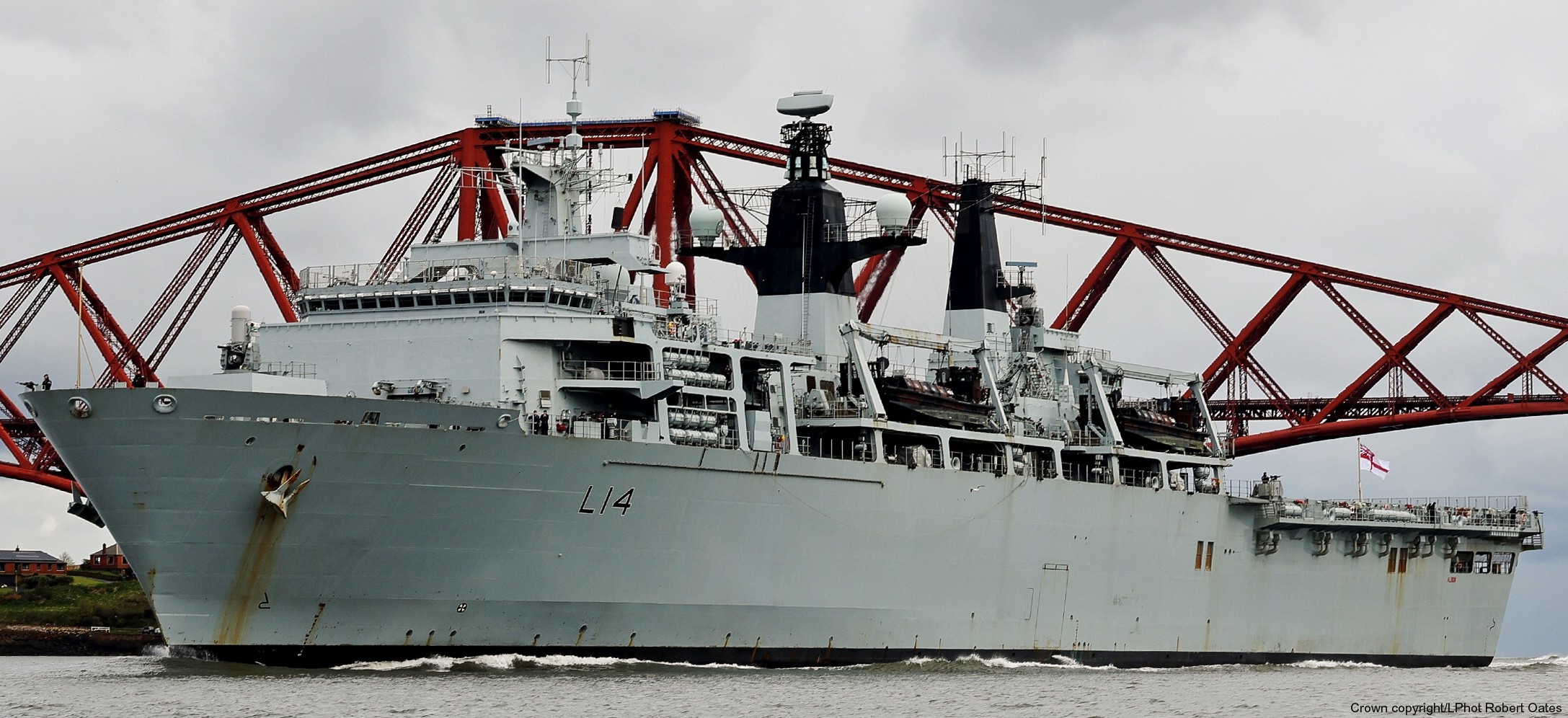 l14 hms albion amphibious transport dock assault ship landing platform lpd royal navy 25