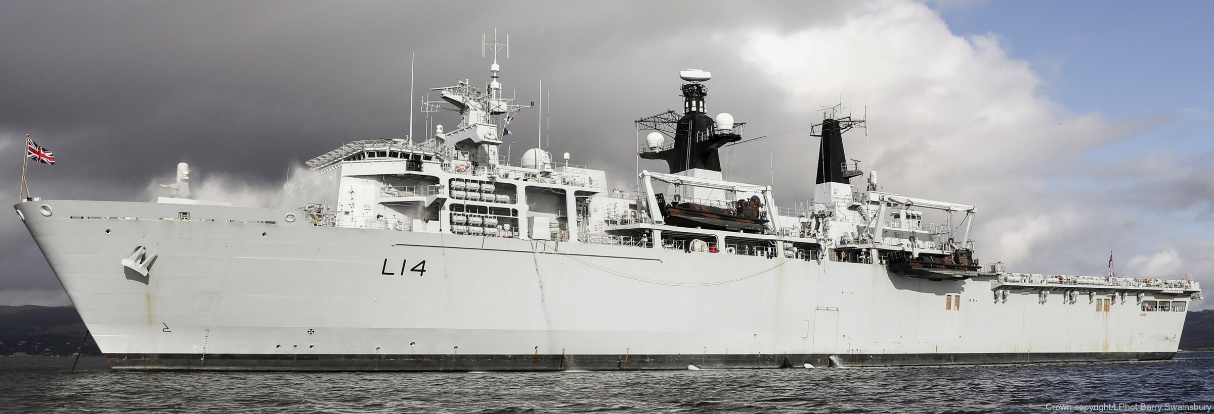 l14 hms albion amphibious transport dock assault ship landing platform lpd royal navy 30