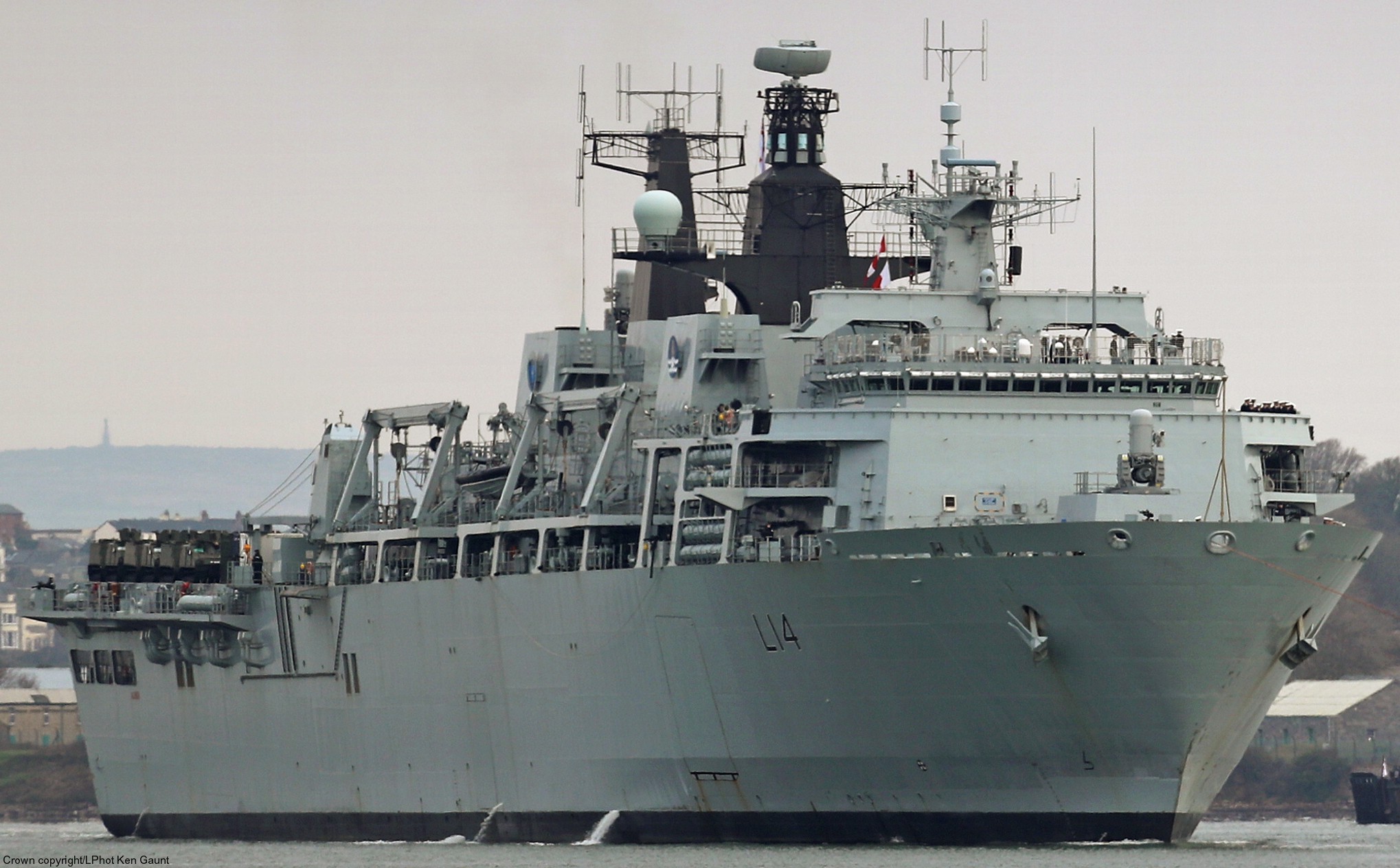 l14 hms albion amphibious transport dock assault ship landing platform lpd royal navy 51