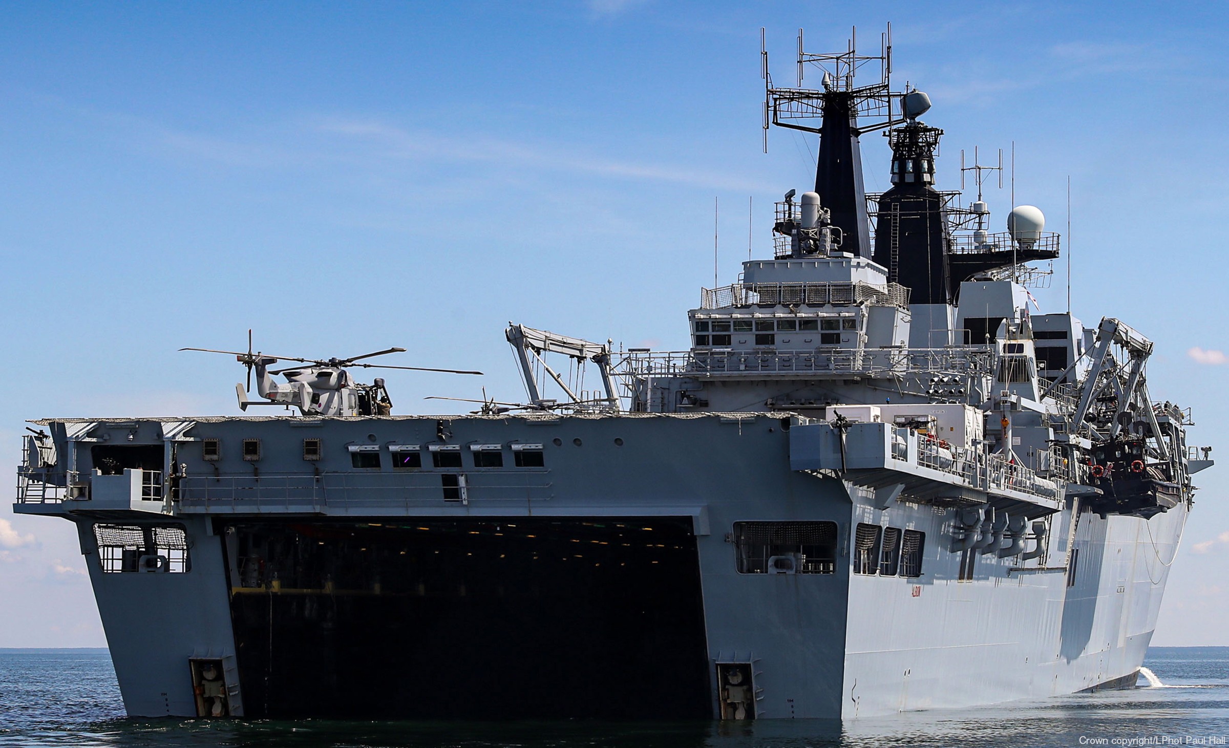 l14 hms albion amphibious transport dock assault ship landing platform lpd royal navy 52