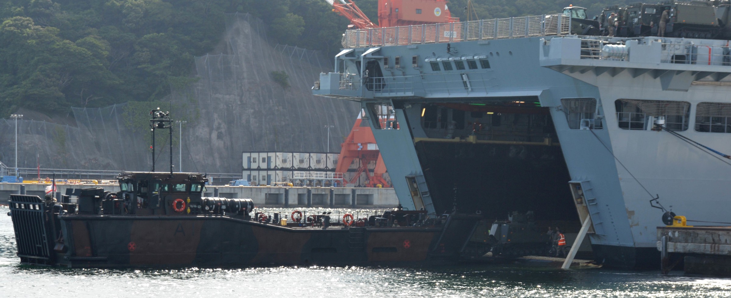 l14 hms albion amphibious transport dock assault ship landing platform lpd royal navy 81 lcu well deck