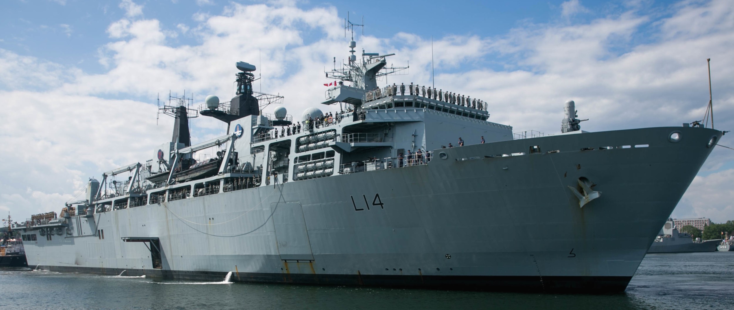 l14 hms albion amphibious transport dock assault ship landing platform lpd royal navy 84