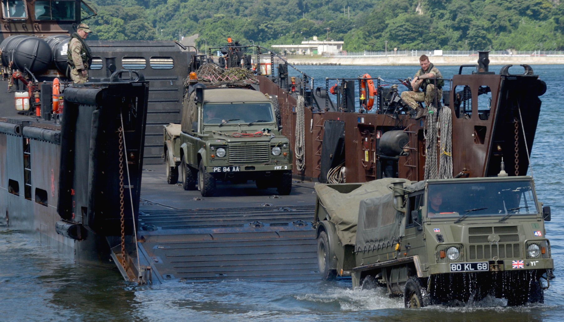 l14 hms albion amphibious transport dock assault ship landing platform lpd royal navy lcu mk.10 landing craft 02