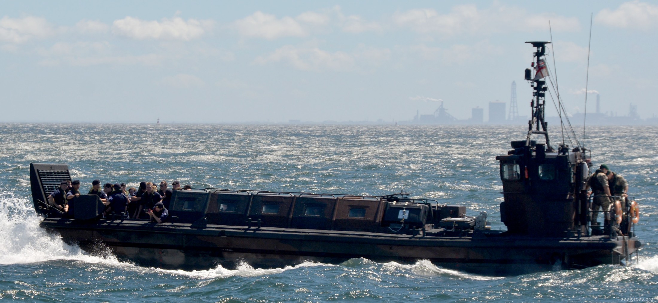 l14 hms albion amphibious transport dock assault ship landing platform lpd royal navy landing craft lcvp mk.5 04