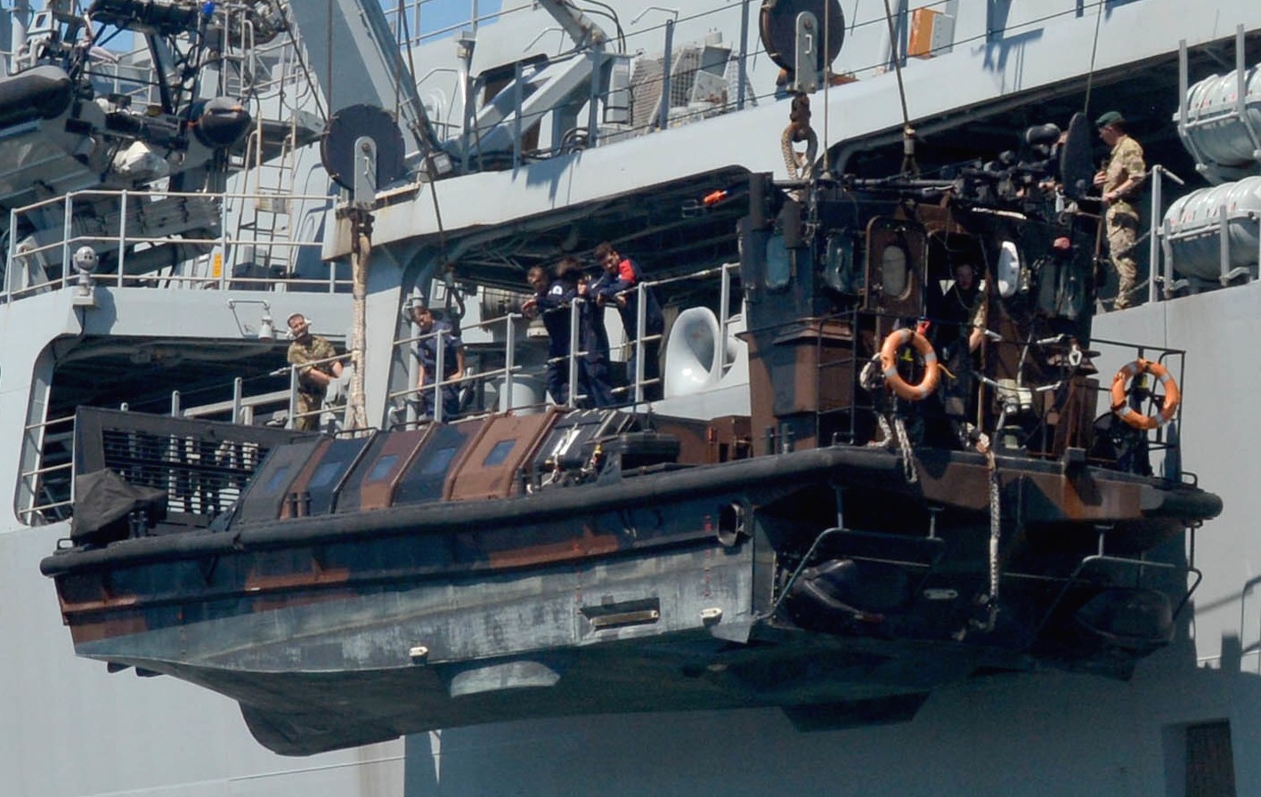 l14 hms albion amphibious transport dock assault ship landing platform lpd royal navy lcvp mk.5 05