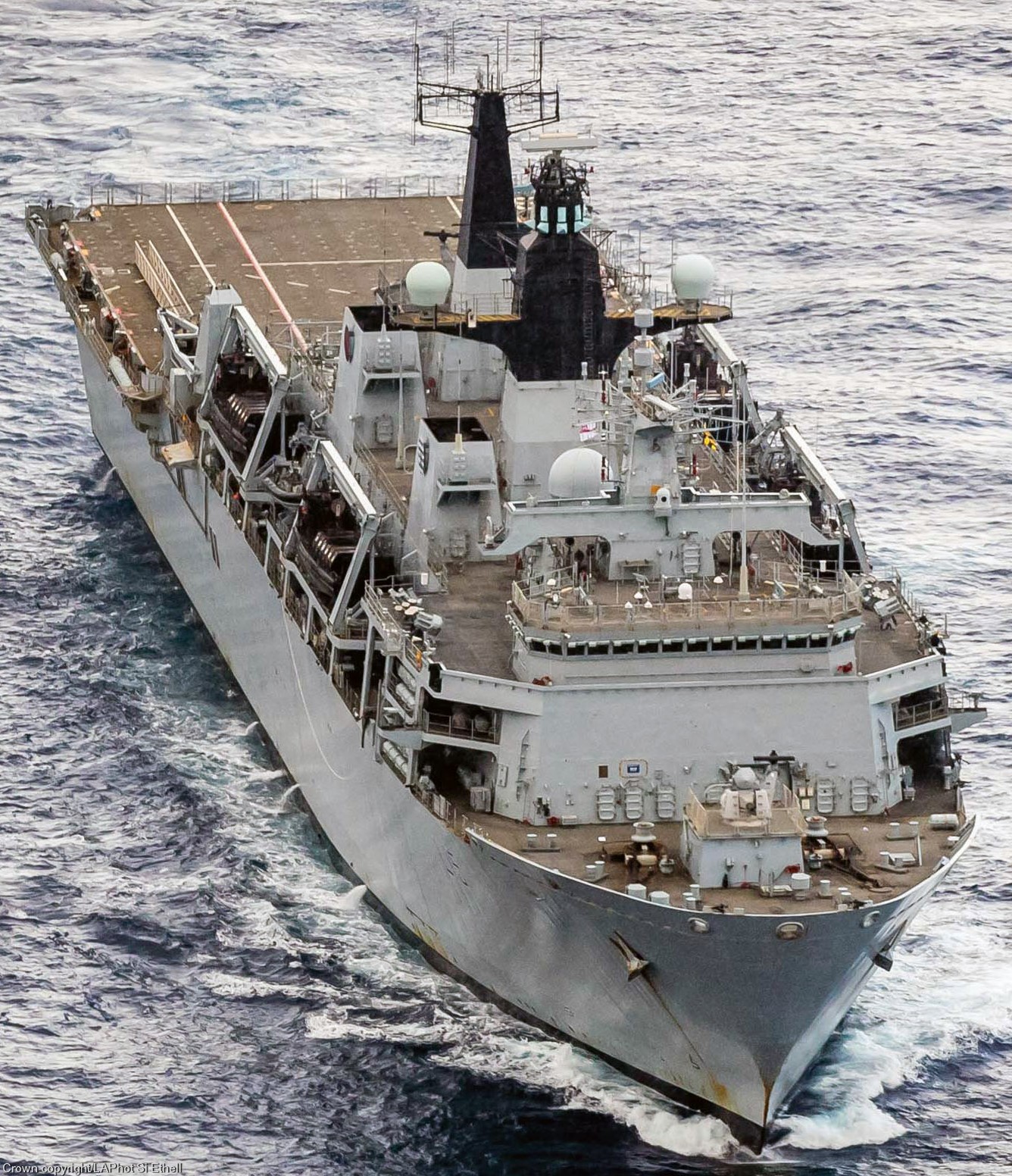 hms bulwark l-15 albion class amphibious transport dock lpd royal navy 19