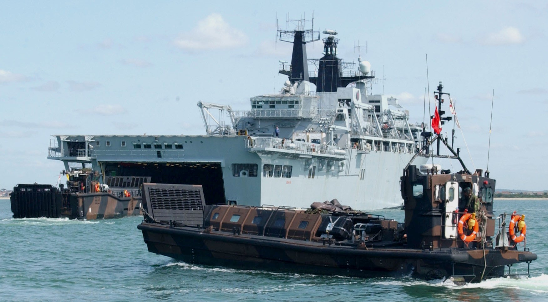 l15 hms bulwark albion class amphibious transport dock assault ship landing platform lpd royal navy 31 well deck lcu lcvp landing craft