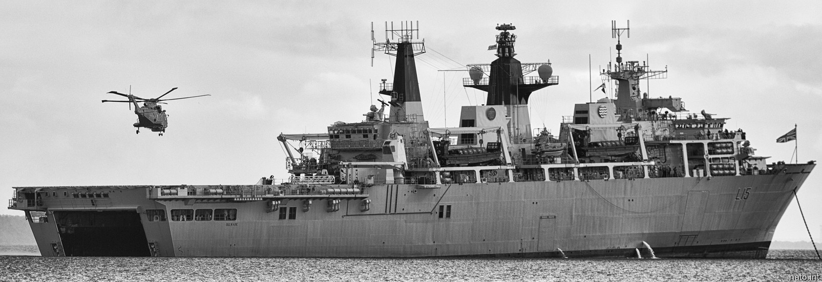 l15 hms bulwark albion class amphibious transport dock assault ship landing platform lpd royal navy 32 nato