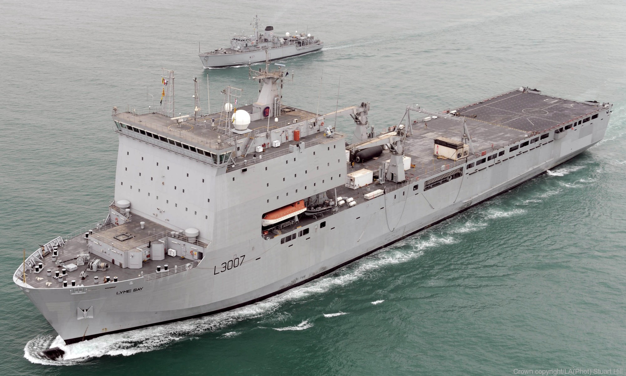 rfa lyme bay l-3007 class dock landing ship lsd amphibious royal fleet auxilary navy