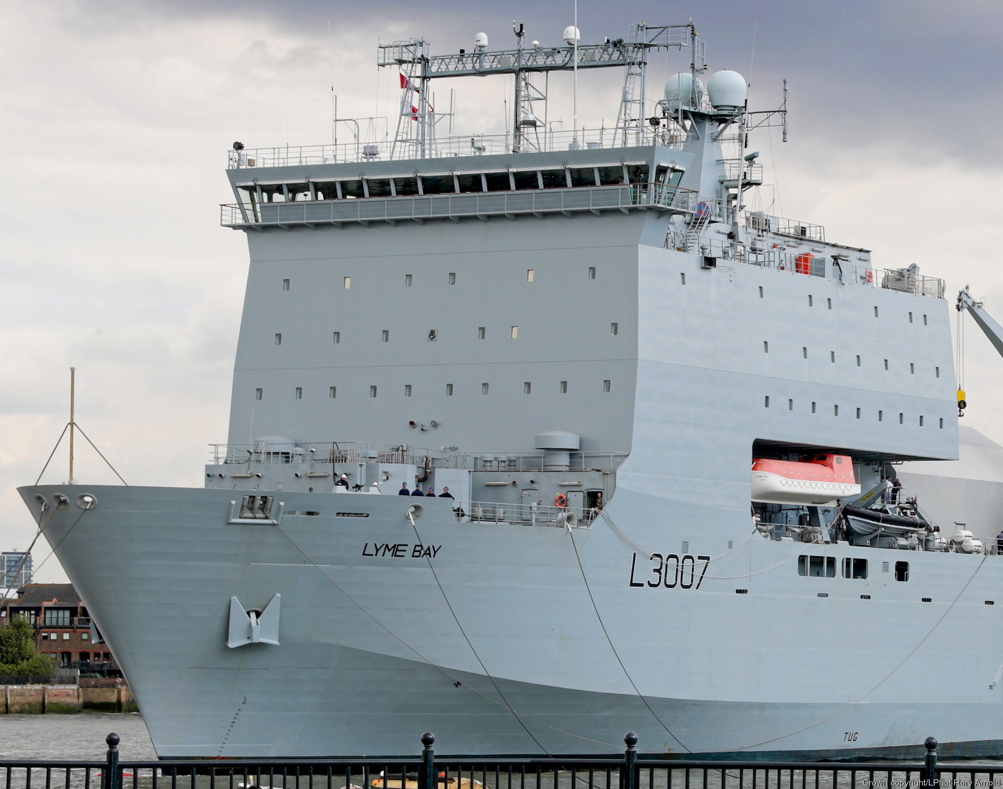 l-3007 rfa lyme bay dock landing ship royal fleet auxilary navy 28