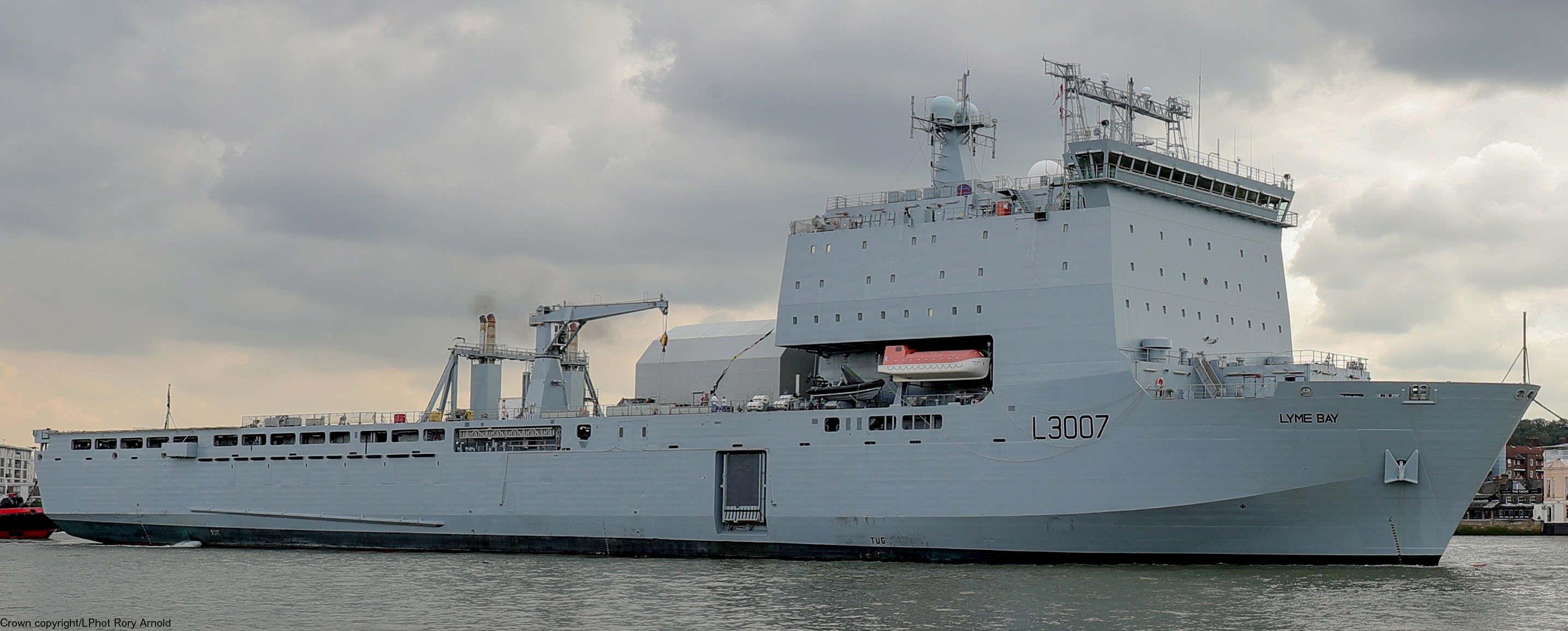 l-3007 rfa lyme bay dock landing ship royal fleet auxilary navy 29