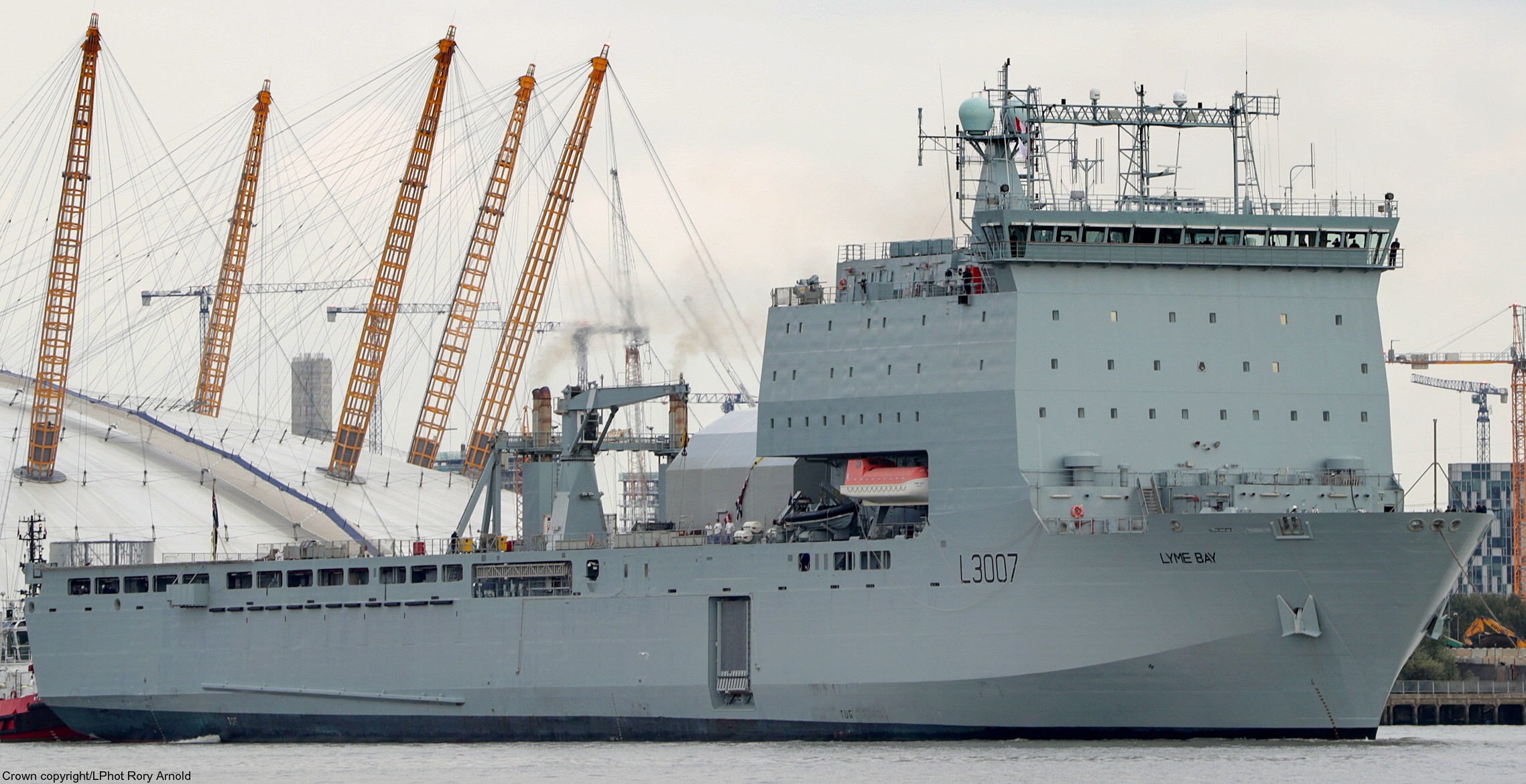 l-3007 rfa lyme bay dock landing ship royal fleet auxilary navy 30