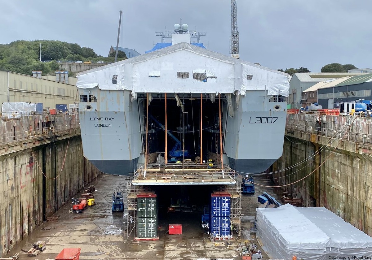 l-3007 rfa lyme bay dock landing ship royal fleet auxilary navy dry dock 32