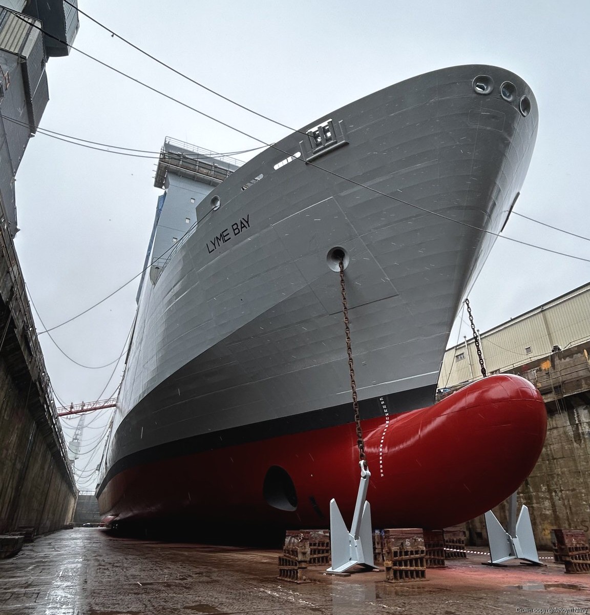 l-3007 rfa lyme bay dock landing ship royal fleet auxilary navy 33 dry dock