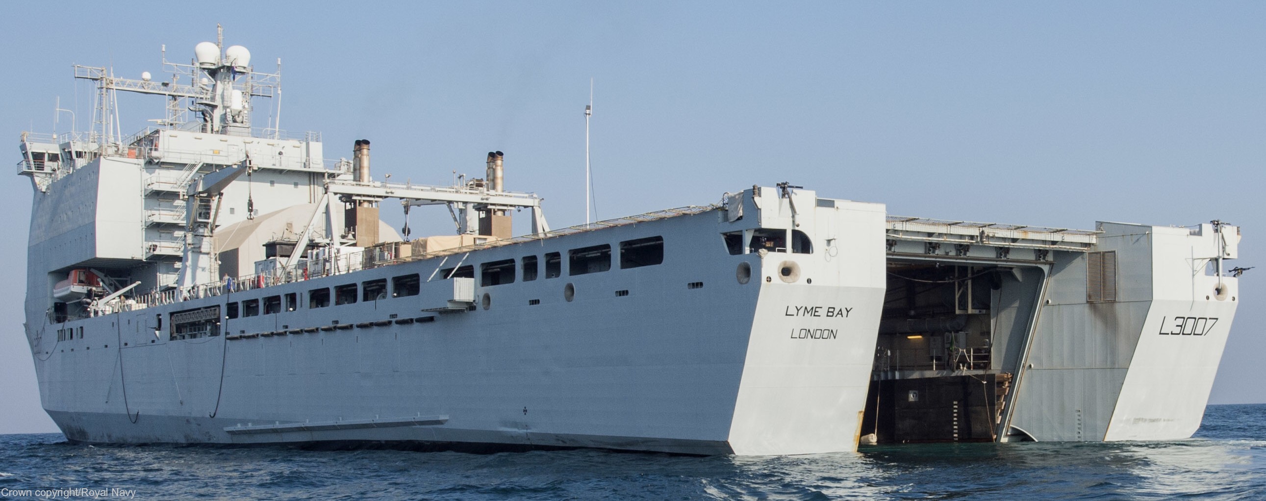 l-3007 rfa lyme bay dock landing ship royal fleet auxilary navy 37