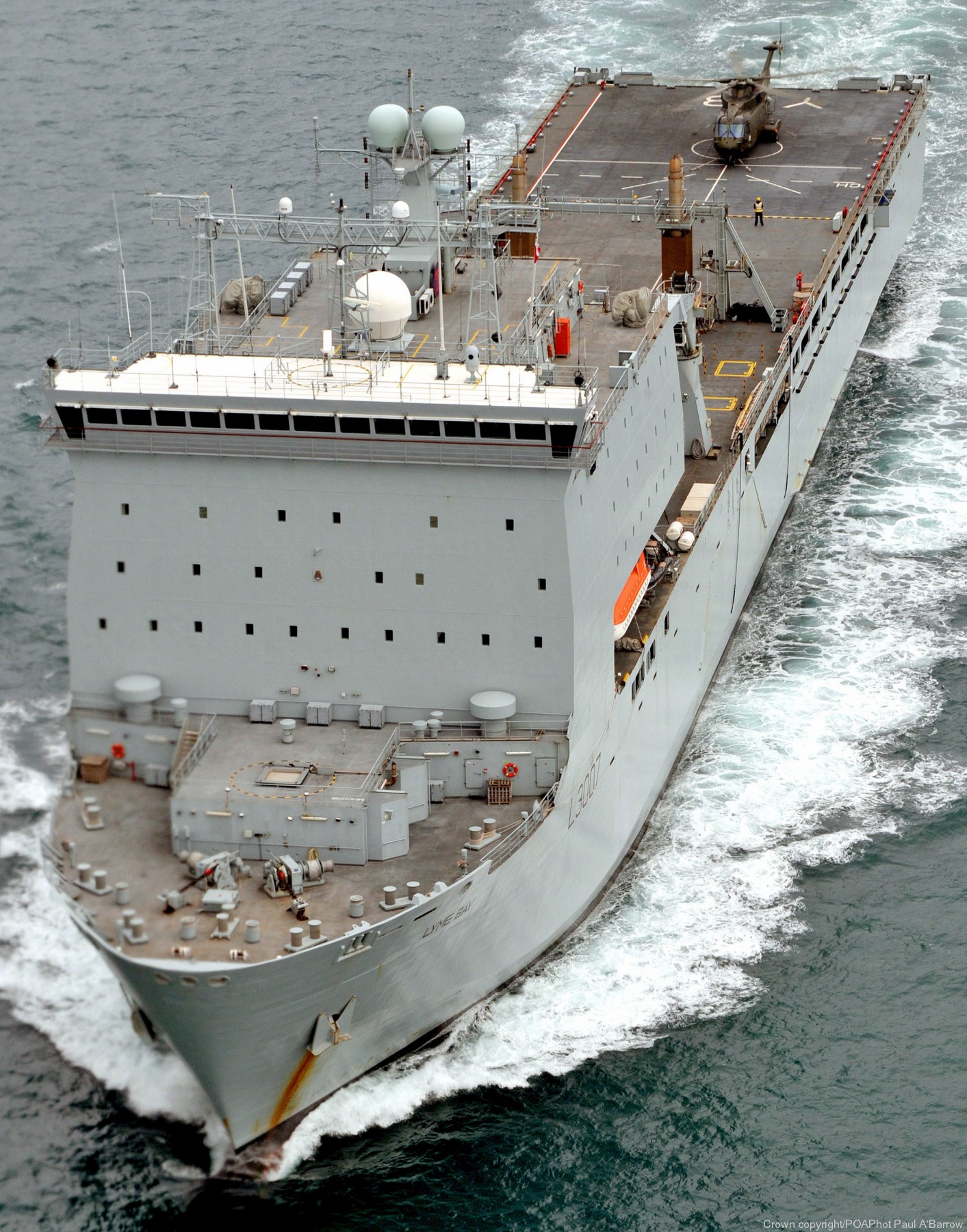 l-3007 rfa lyme bay dock landing ship royal fleet auxilary navy 39
