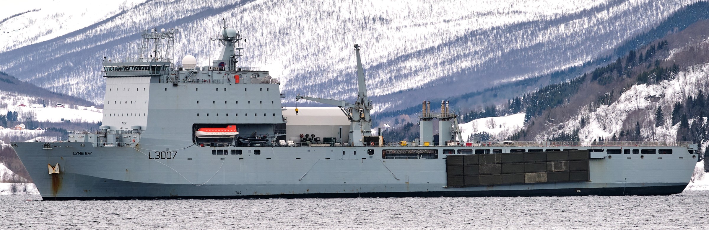 l-3007 rfa lyme bay dock landing ship royal fleet auxilary navy 41