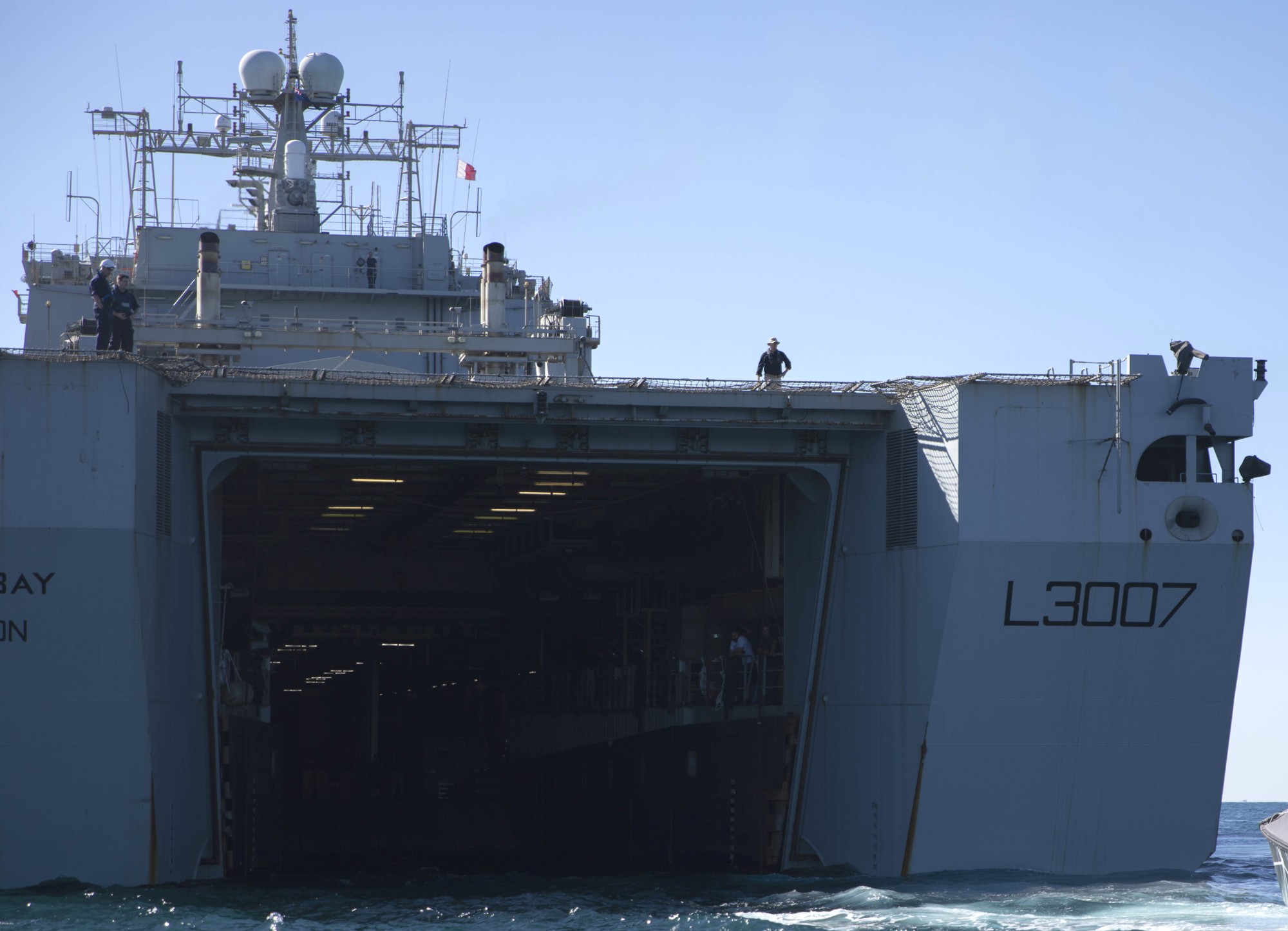 l-3007 rfa lyme bay dock landing ship royal fleet auxilary navy 45