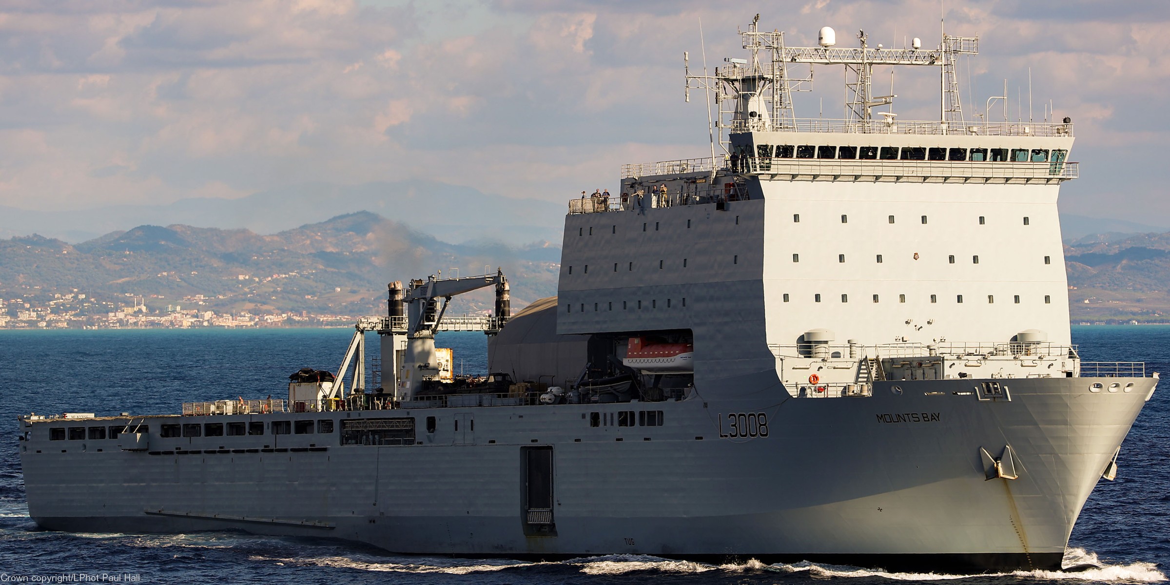 l 3008 rfa mounts bay amphibious dock landing ship transport royal fleet auxilary navy 12
