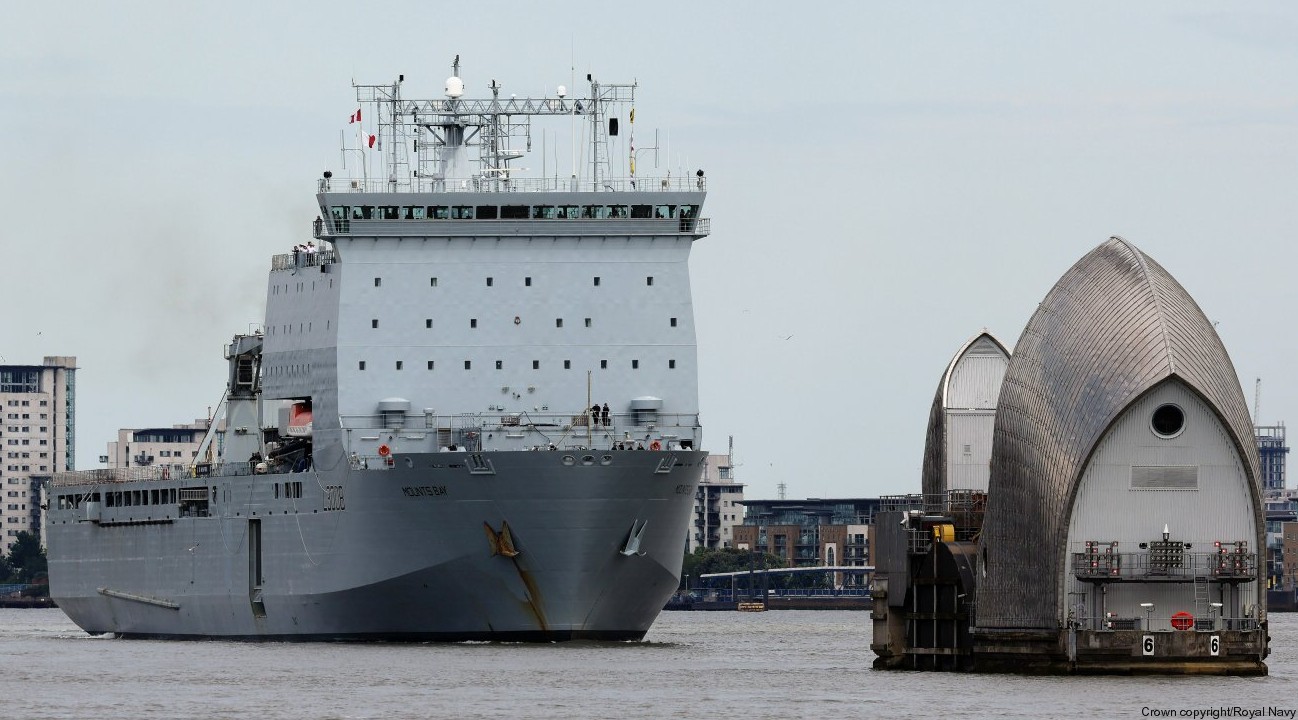 l-3008 rfa mounts bay dock landing ship lsd royal fleet auxilary navy 31 thames barrier london