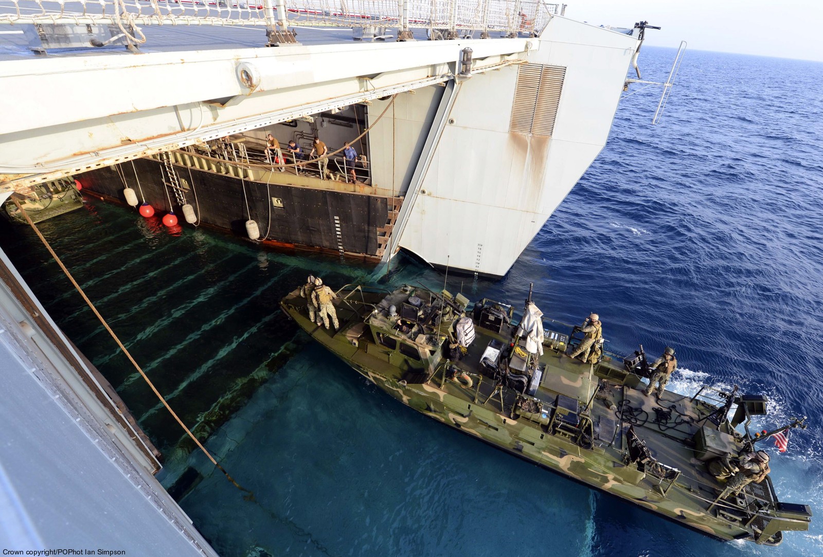 l-3009 rfa cardigan bay dock landing ship lsd royal fleet auxilary navy 04 well deck