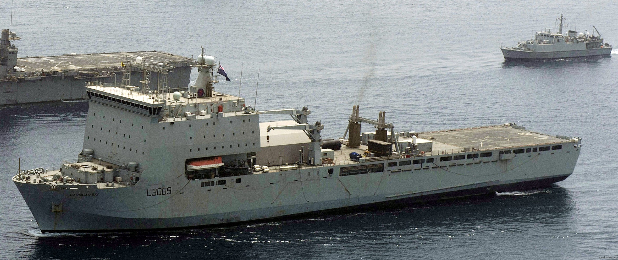 l-3009 rfa cardigan bay dock landing ship lsd royal fleet auxilary navy 09