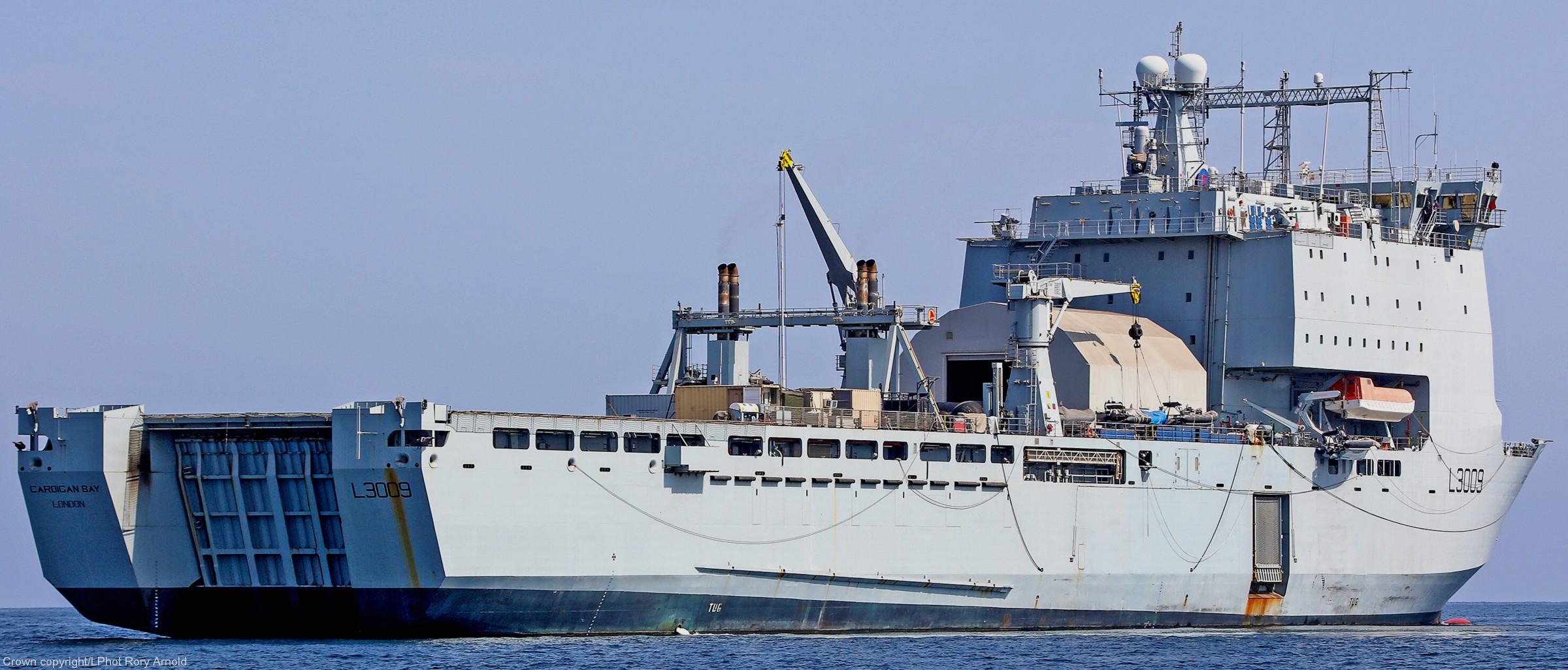 bay class amphibious dock landing ship royal fleet auxilary navy l-3009 cardigan 20c
