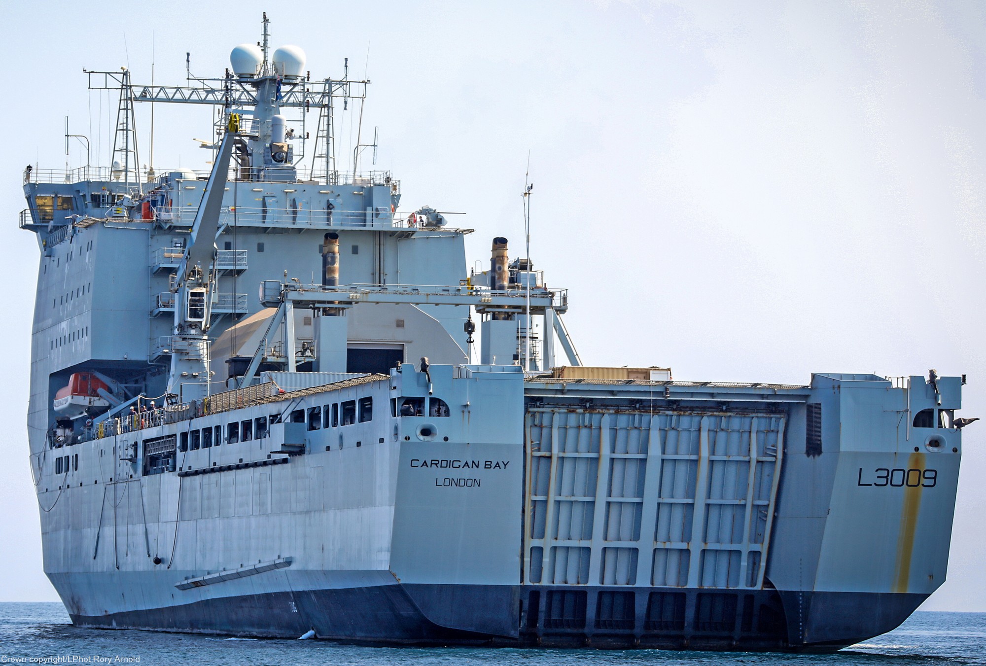 l-3009 rfa cardigan bay dock landing ship lsd royal fleet auxilary navy 21