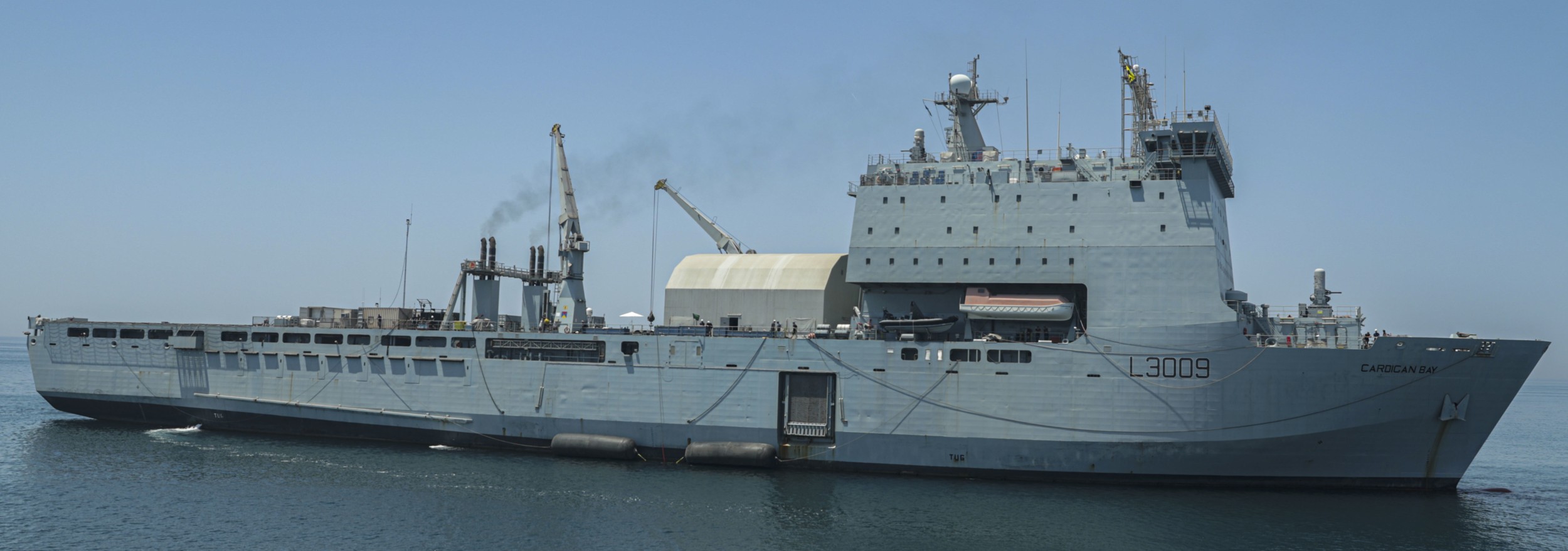 l-3009 rfa cardigan bay dock landing ship lsd royal fleet auxilary navy 23