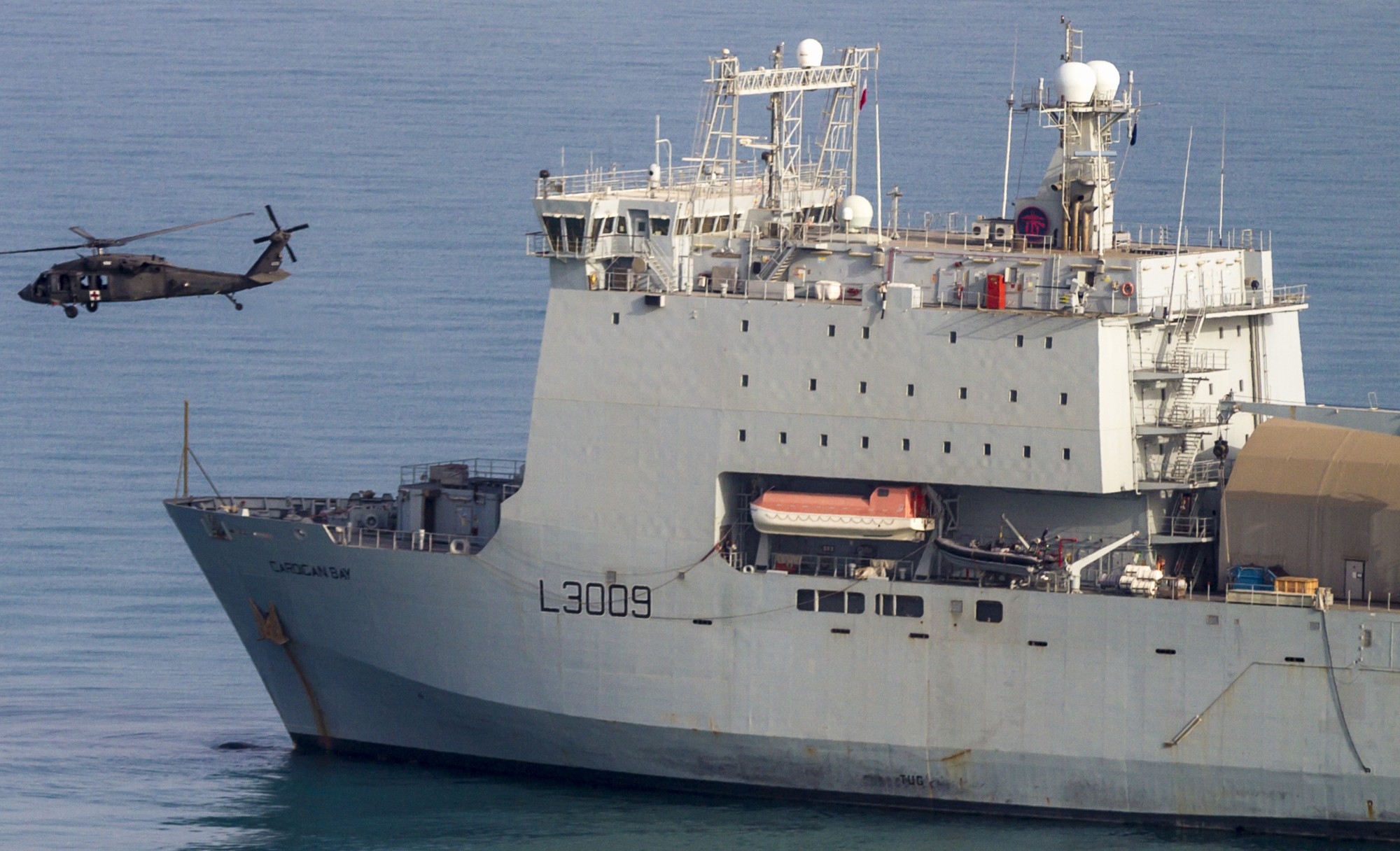 l-3009 rfa cardigan bay dock landing ship lsd royal fleet auxilary navy 25