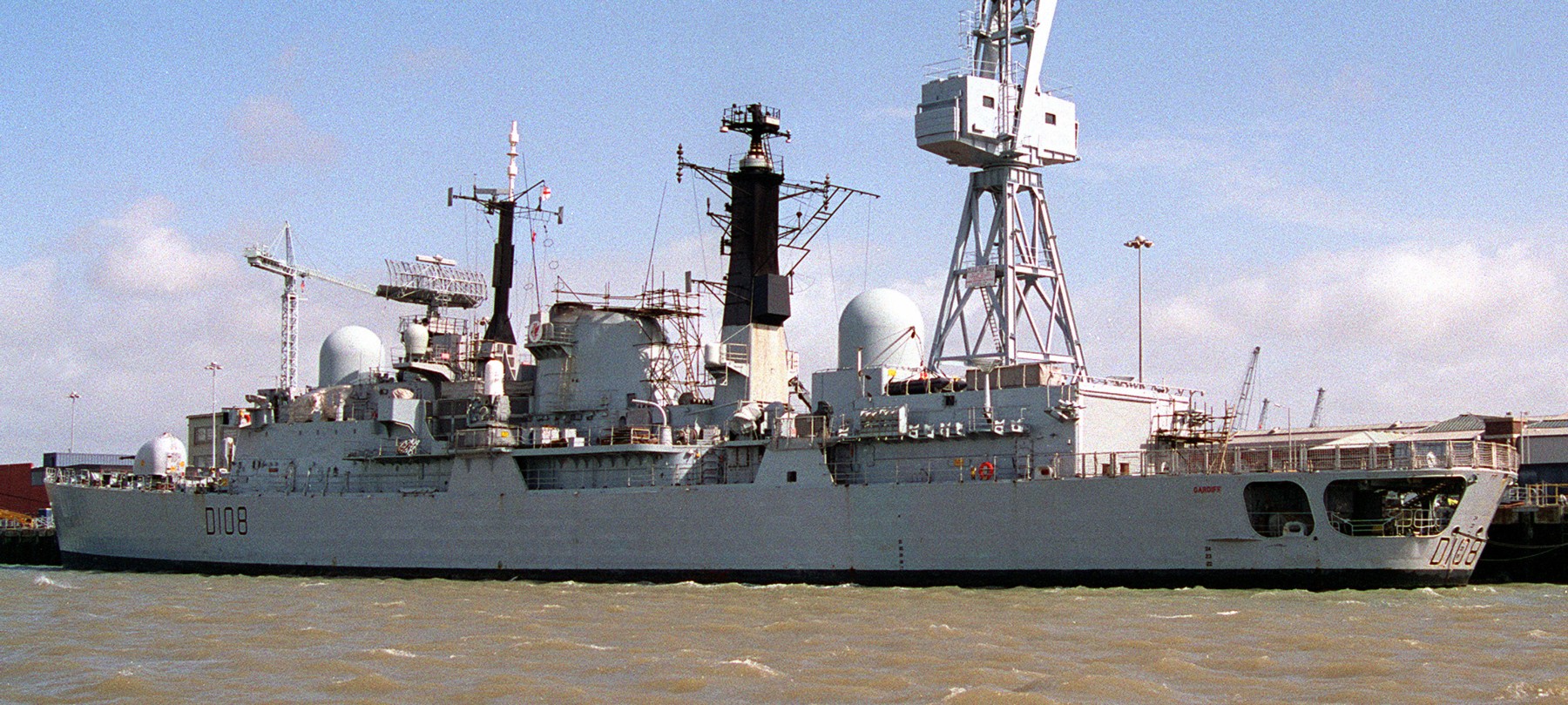 Photograph 10X15 Royal Navy Type 42 Destroyer HMS CARDIFF D108-6X4 