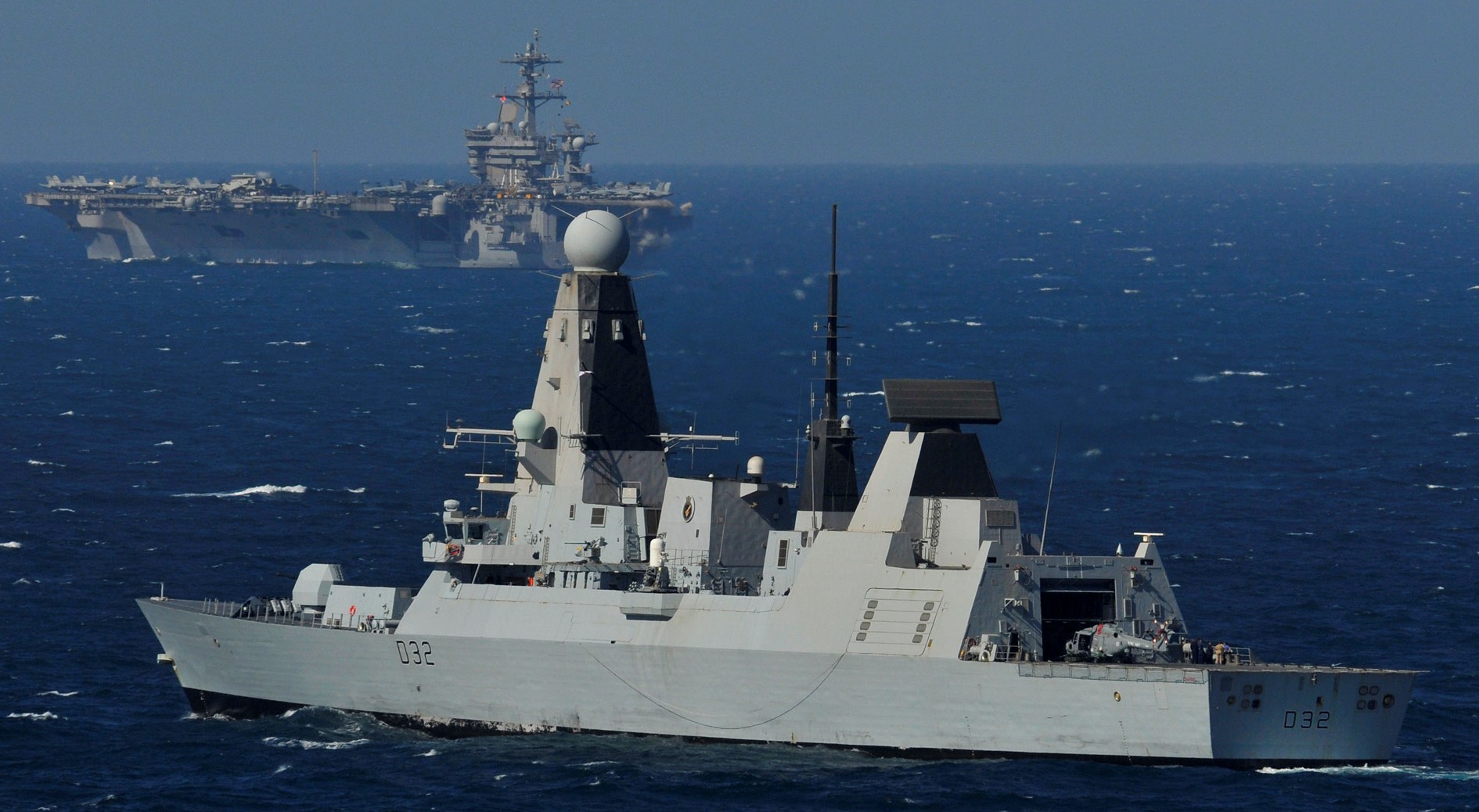 hms daring d-32 type 45 class guided missile destroyer royal navy sea viper paams 10 sea lynx helicopter