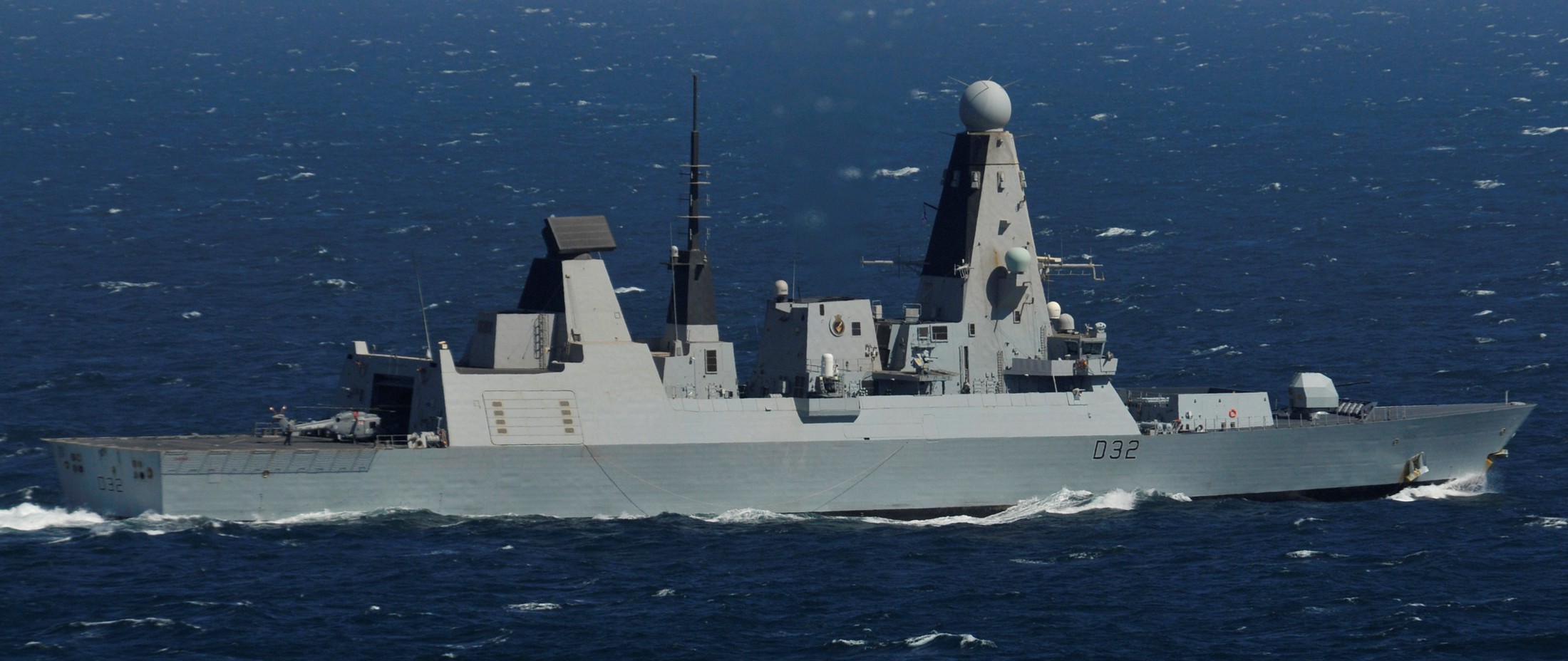 hms daring d-32 type 45 class guided missile destroyer royal navy sea viper paams 14
