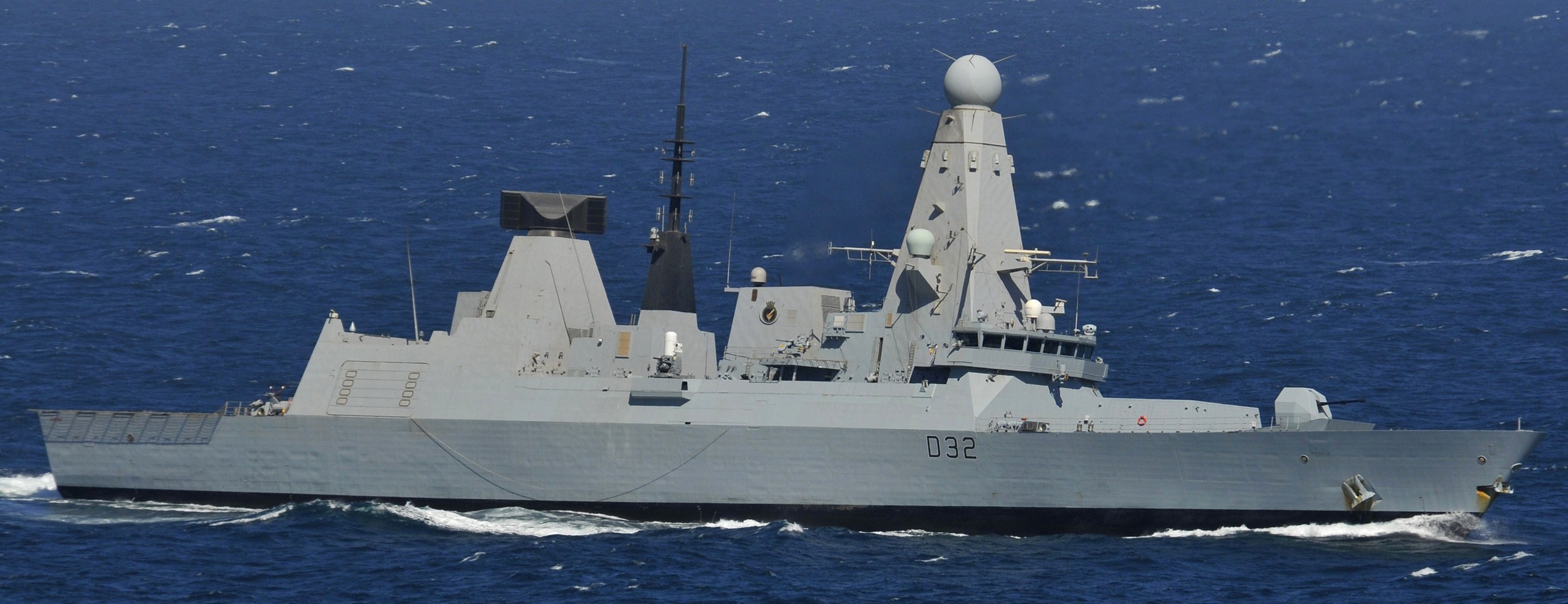 hms daring d-32 type 45 class guided missile destroyer royal navy sea viper paams 16